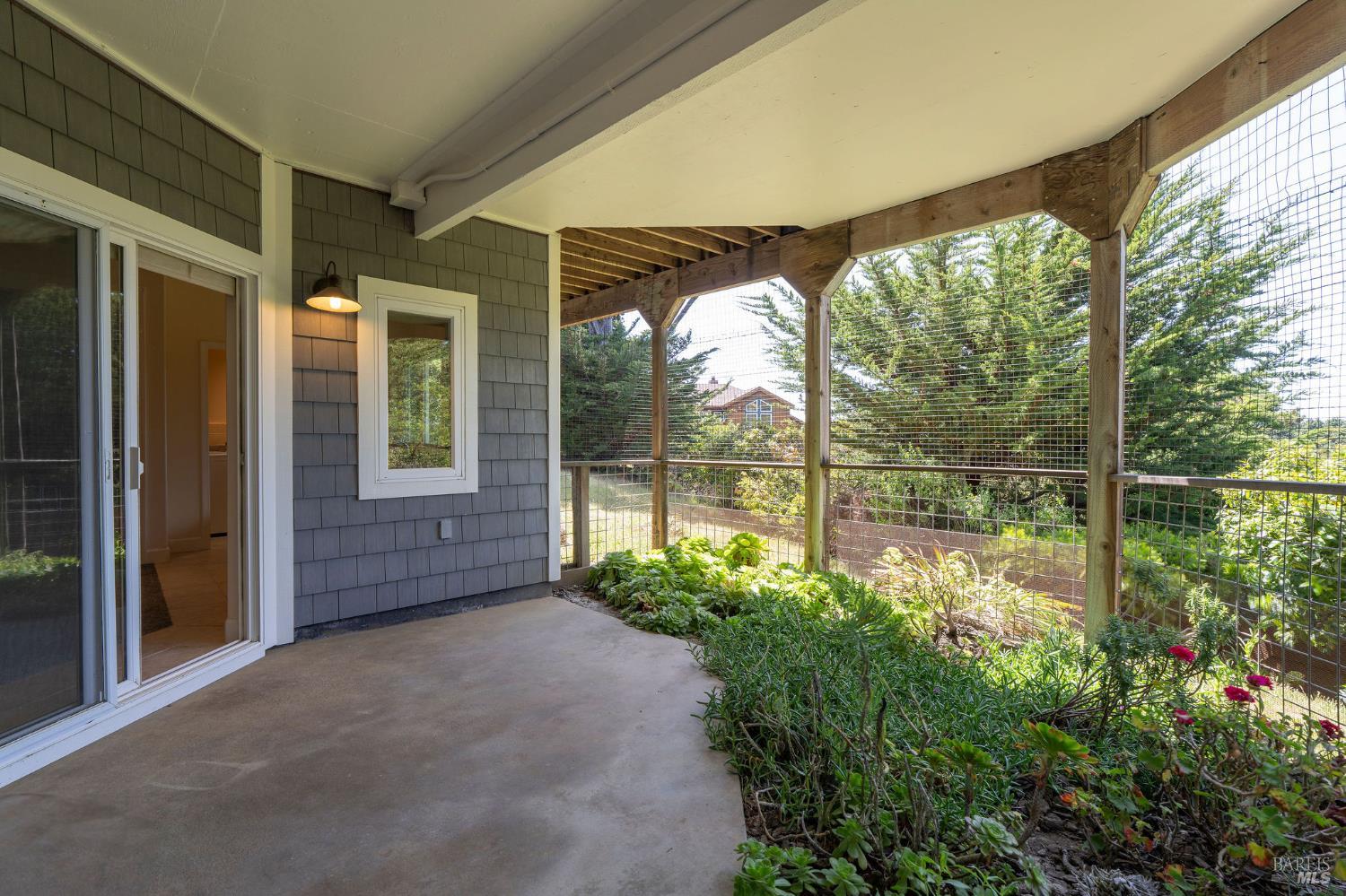 Detail Gallery Image 13 of 51 For 46740 Iversen Ln, Gualala,  CA 95445 - 1 Beds | 2 Baths