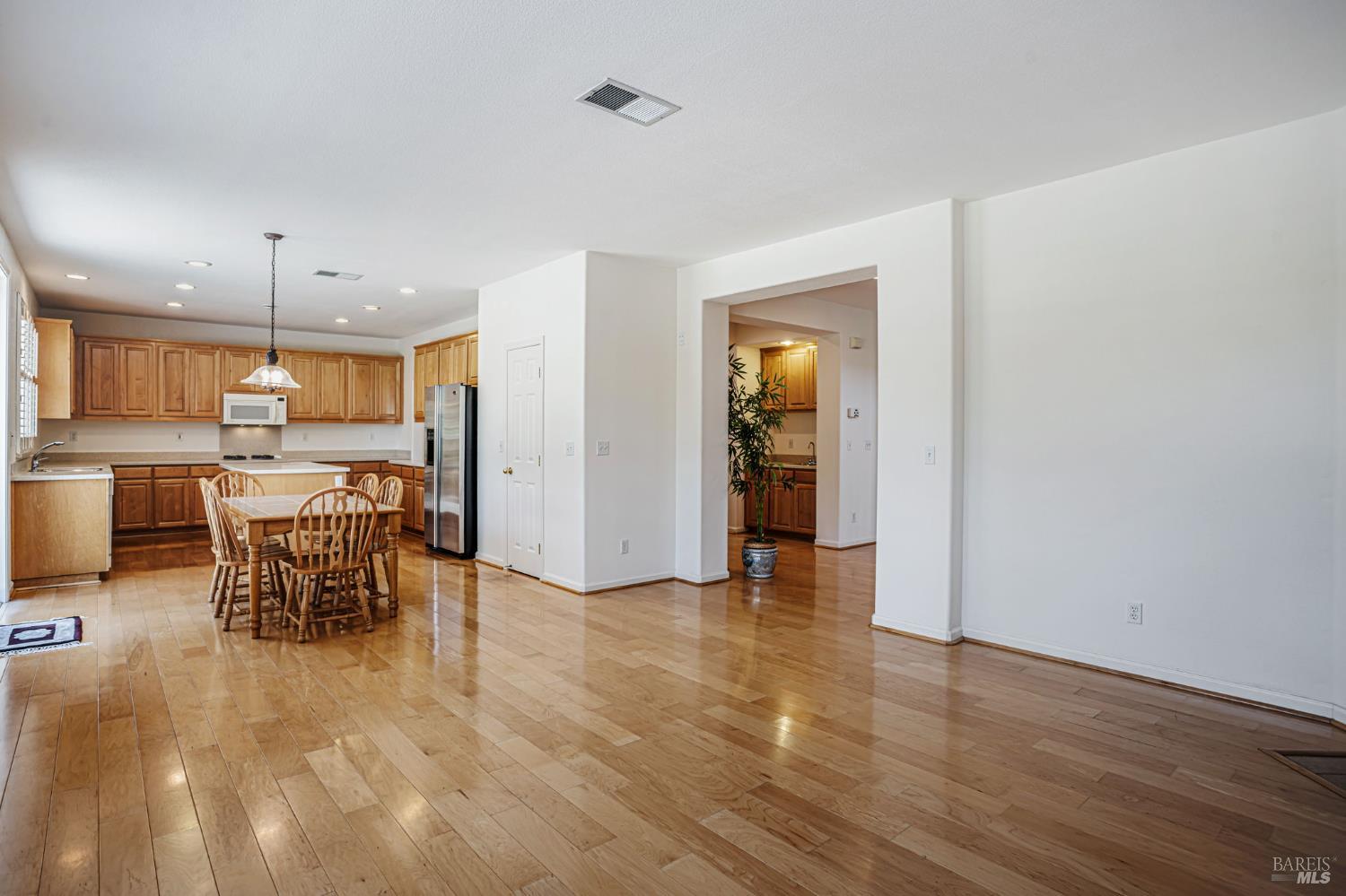 Detail Gallery Image 10 of 61 For 2856 Rebecca Dr, Fairfield,  CA 94533 - 4 Beds | 4 Baths