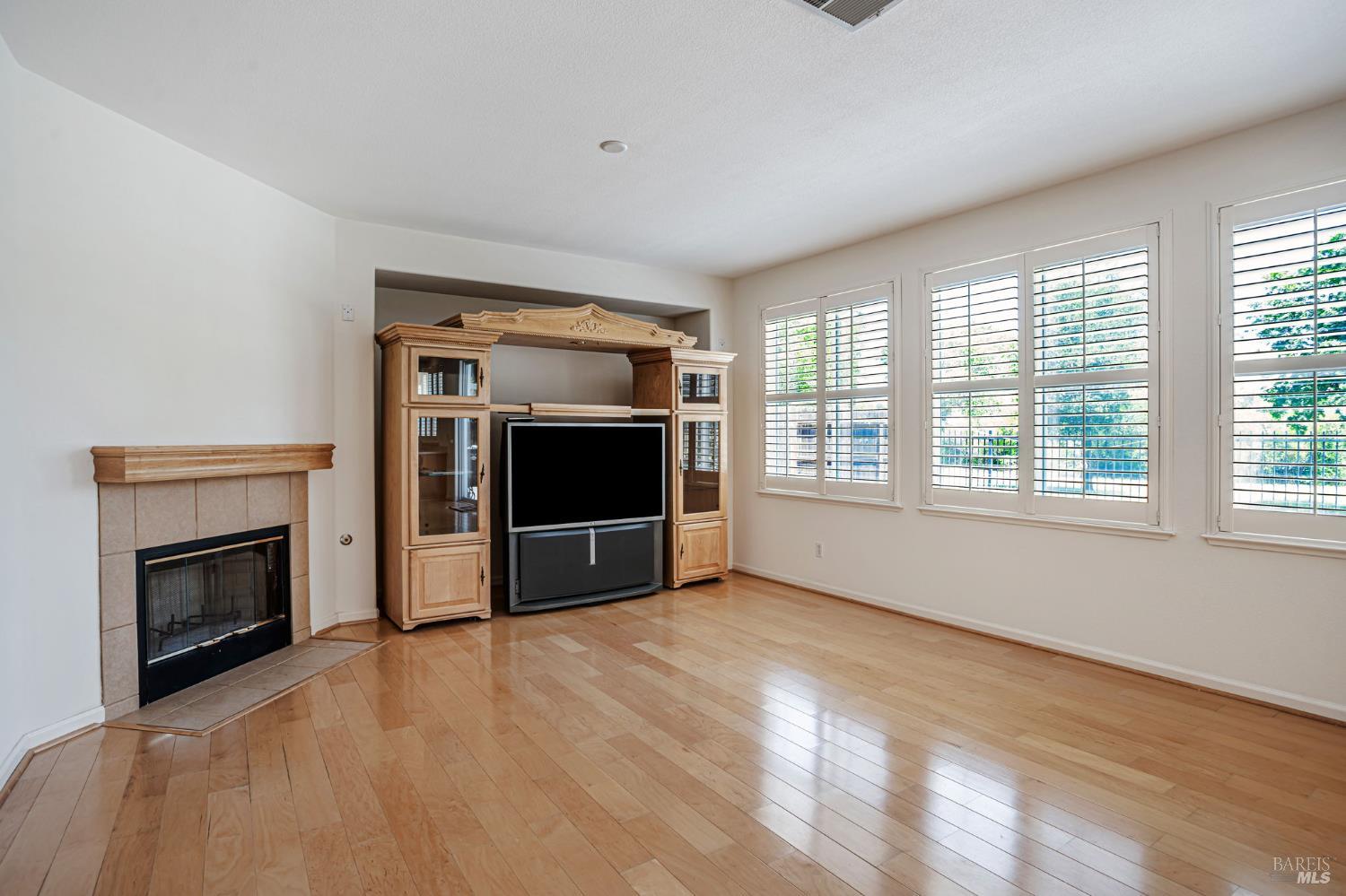 Detail Gallery Image 9 of 61 For 2856 Rebecca Dr, Fairfield,  CA 94533 - 4 Beds | 4 Baths