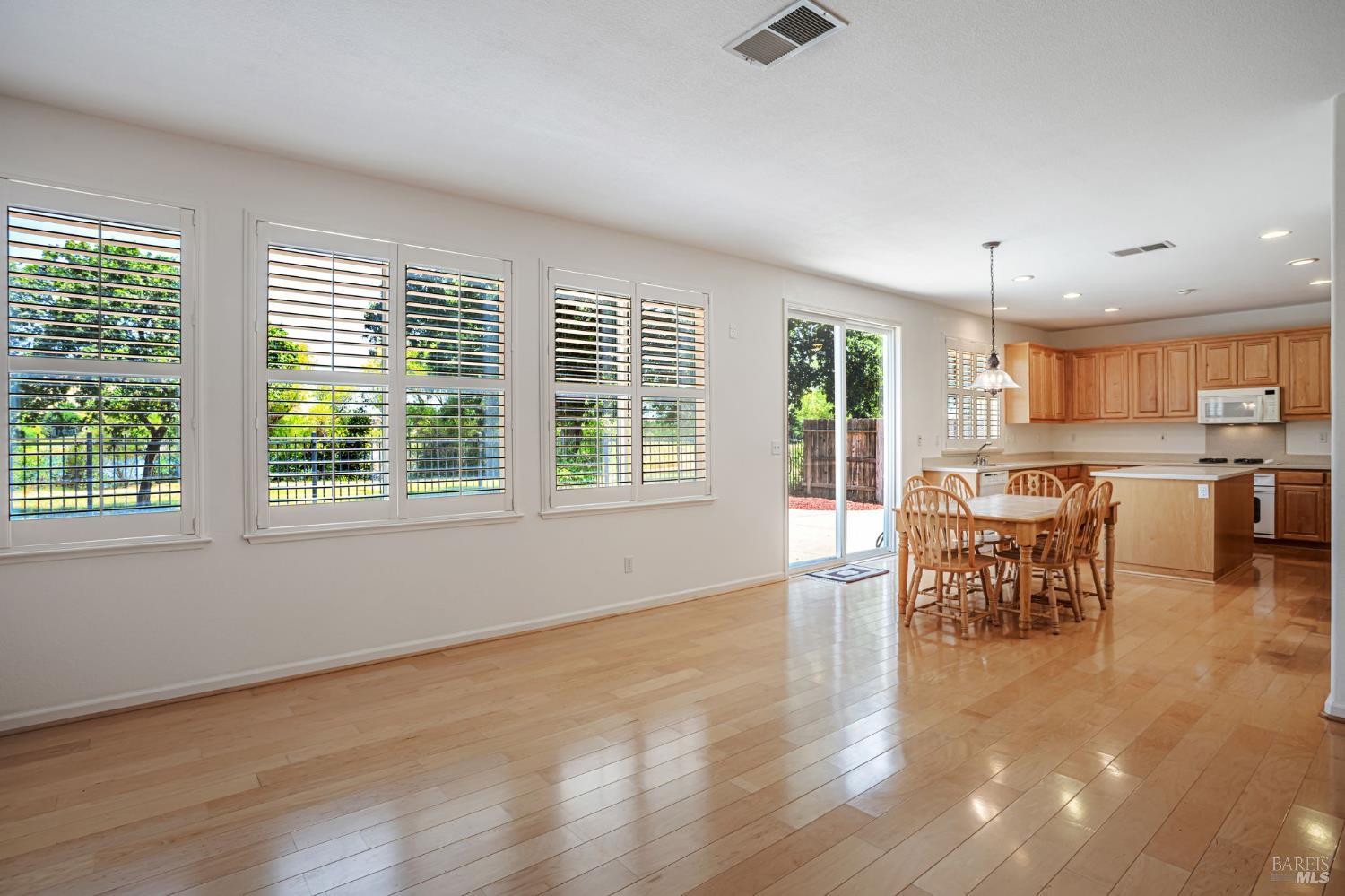 Detail Gallery Image 11 of 61 For 2856 Rebecca Dr, Fairfield,  CA 94533 - 4 Beds | 4 Baths