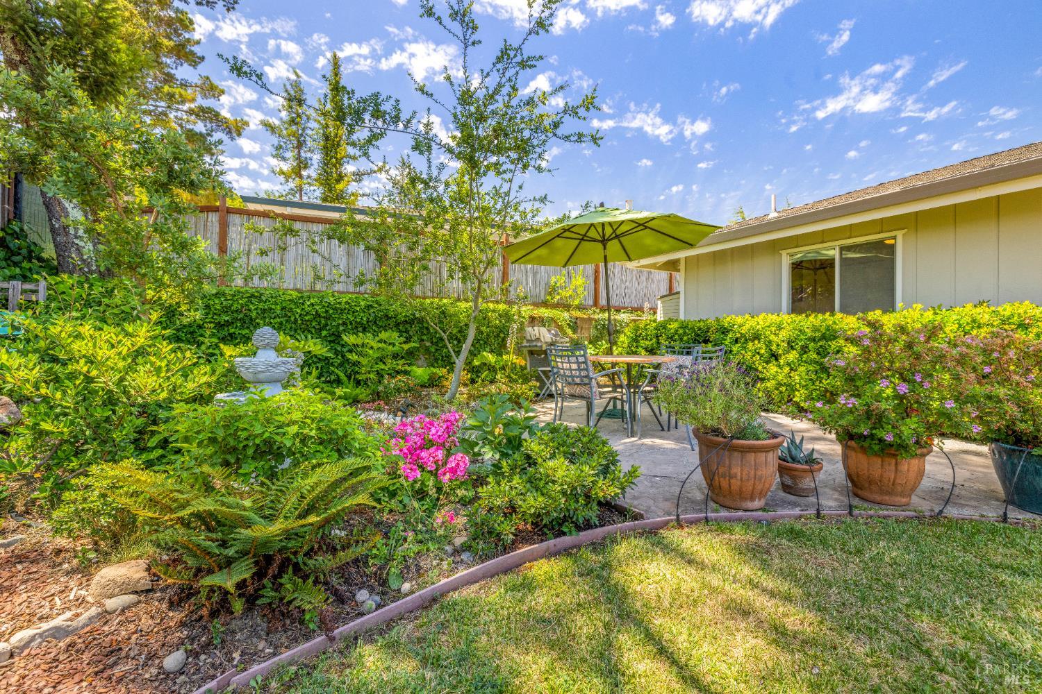 Detail Gallery Image 35 of 42 For 504 Deerfield Pl, Santa Rosa,  CA 95409 - 2 Beds | 2 Baths