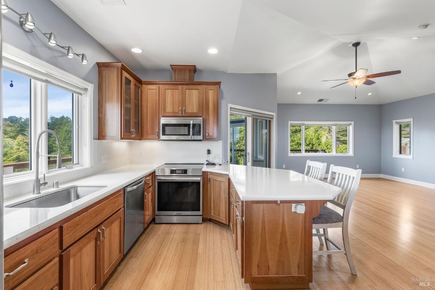 Detail Gallery Image 25 of 51 For 46740 Iversen Ln, Gualala,  CA 95445 - 1 Beds | 2 Baths