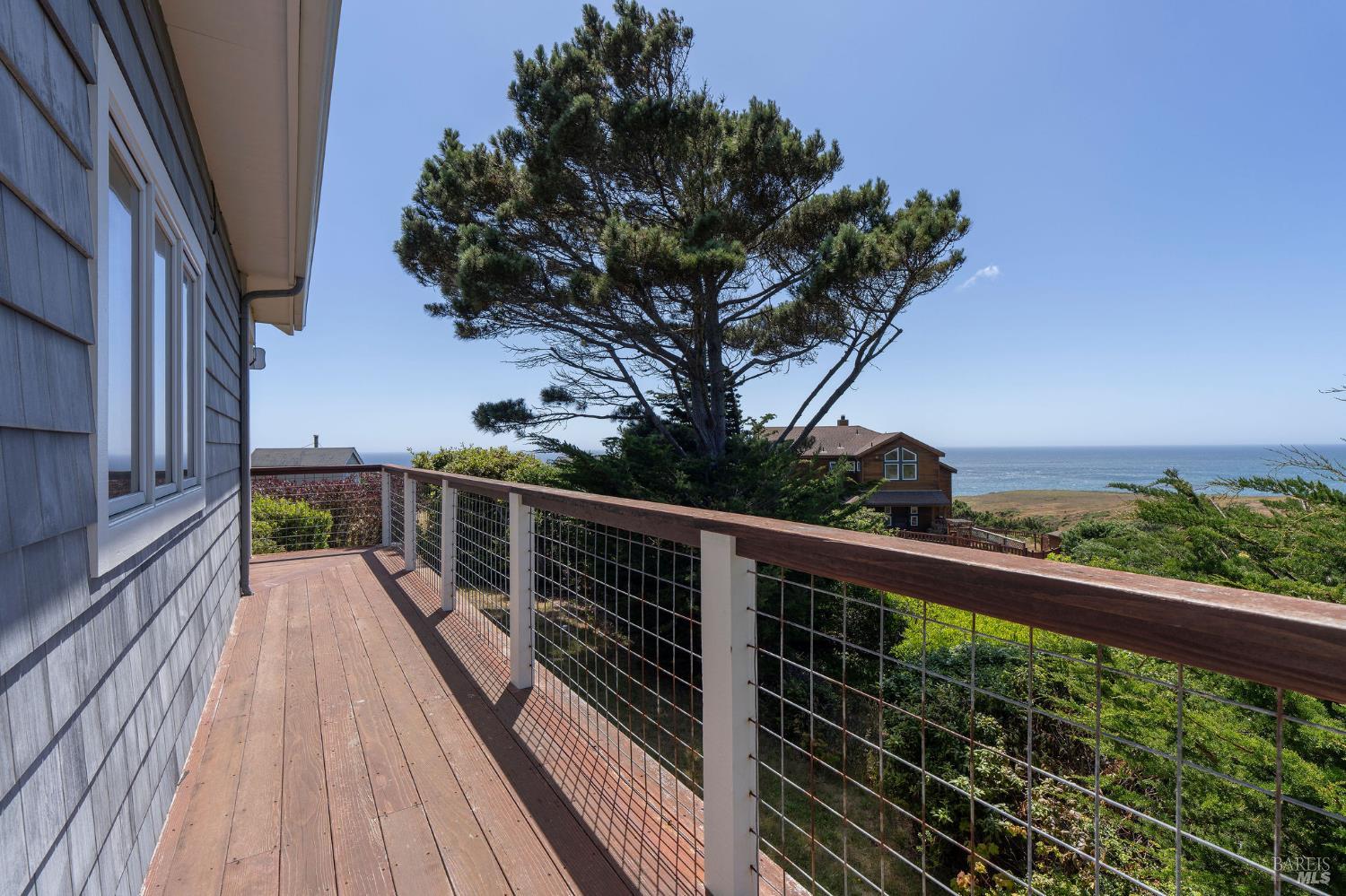 Detail Gallery Image 4 of 51 For 46740 Iversen Ln, Gualala,  CA 95445 - 1 Beds | 2 Baths