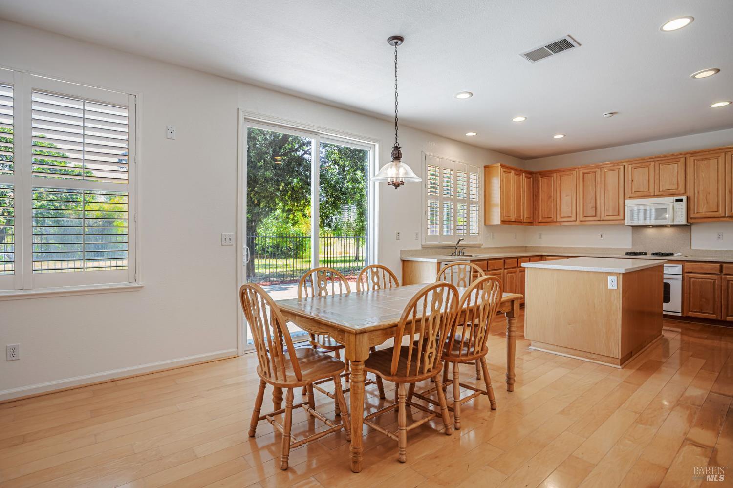 Detail Gallery Image 16 of 61 For 2856 Rebecca Dr, Fairfield,  CA 94533 - 4 Beds | 4 Baths