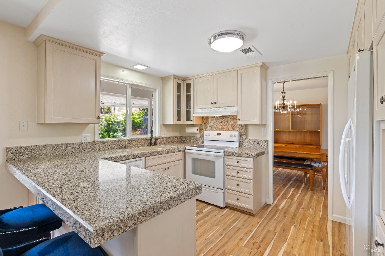 Detail Gallery Image 16 of 42 For 504 Deerfield Pl, Santa Rosa,  CA 95409 - 2 Beds | 2 Baths