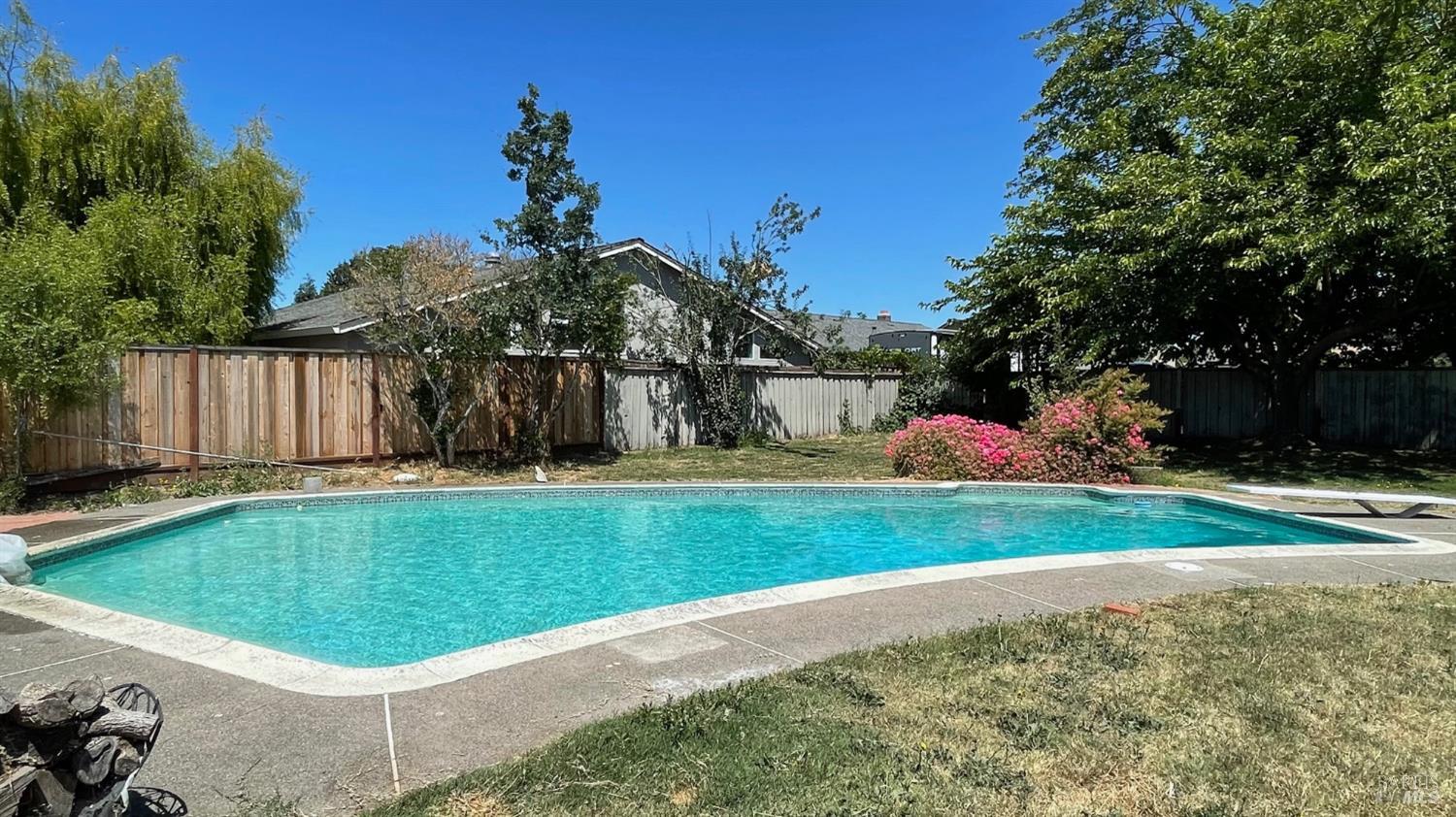 Detail Gallery Image 1 of 16 For 2417 San Joaquin Ct, Santa Rosa,  CA 95401 - 4 Beds | 2 Baths