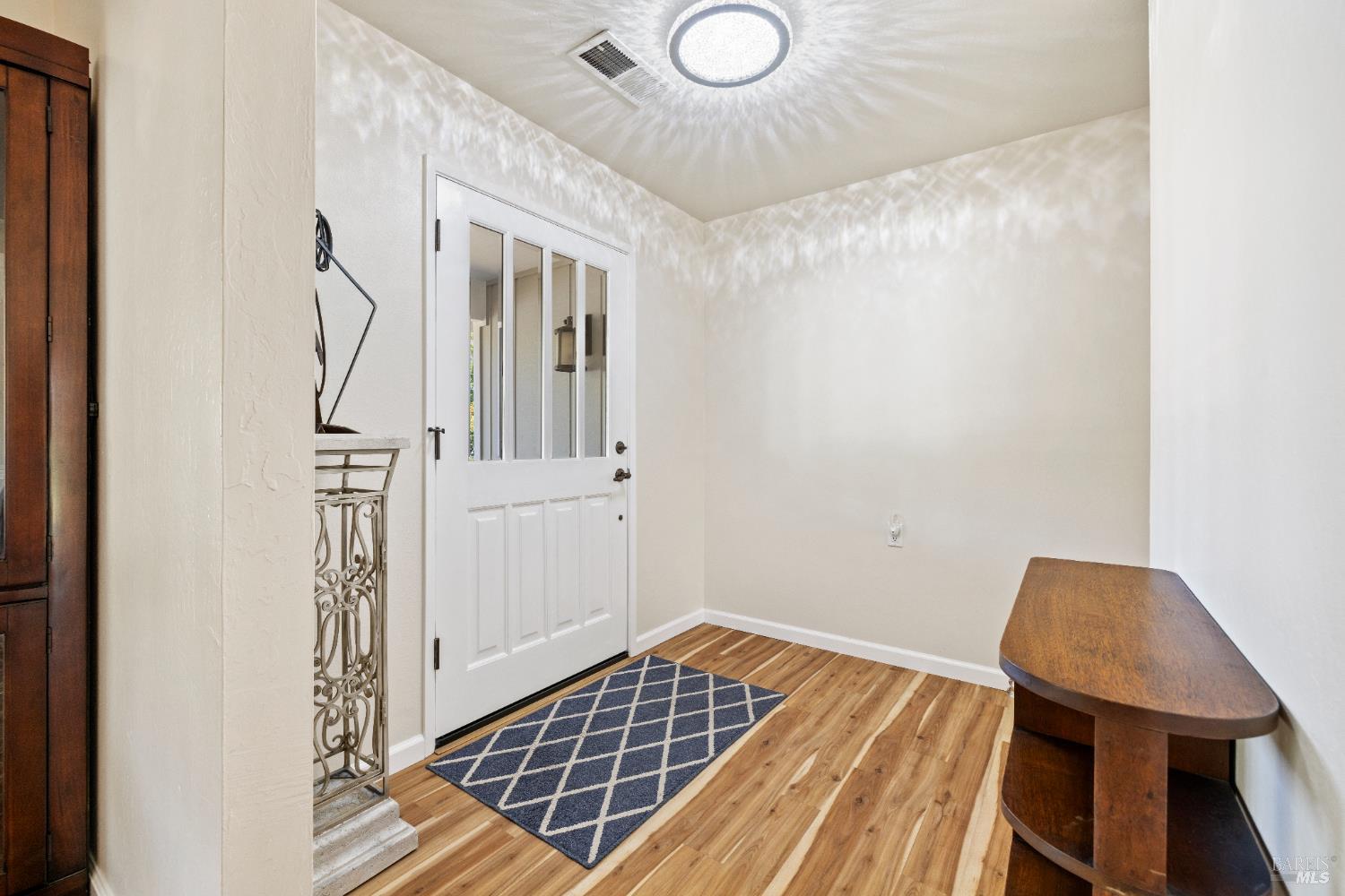 Detail Gallery Image 4 of 42 For 504 Deerfield Pl, Santa Rosa,  CA 95409 - 2 Beds | 2 Baths