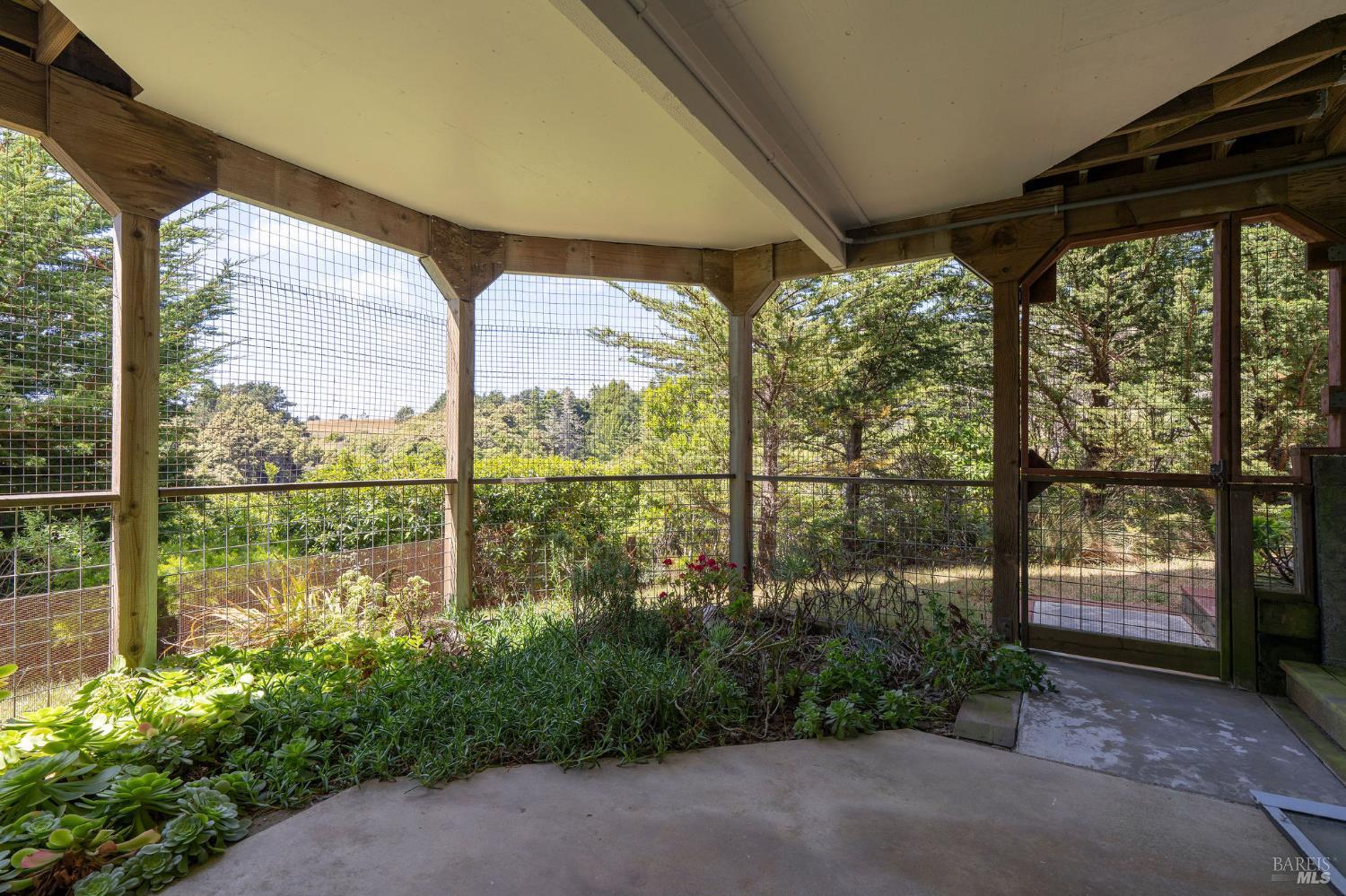 Detail Gallery Image 6 of 51 For 46740 Iversen Ln, Gualala,  CA 95445 - 1 Beds | 2 Baths