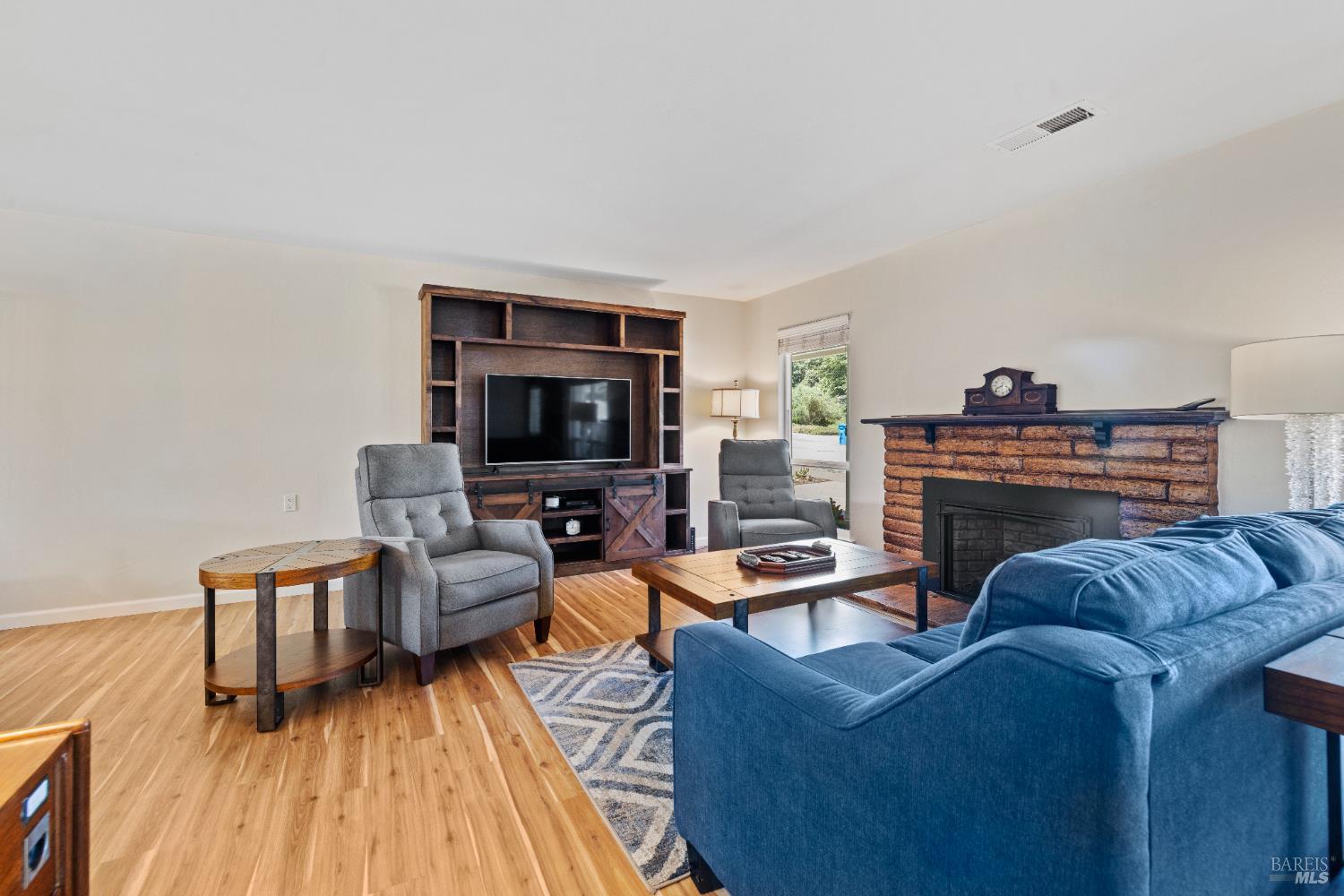 Detail Gallery Image 8 of 42 For 504 Deerfield Pl, Santa Rosa,  CA 95409 - 2 Beds | 2 Baths