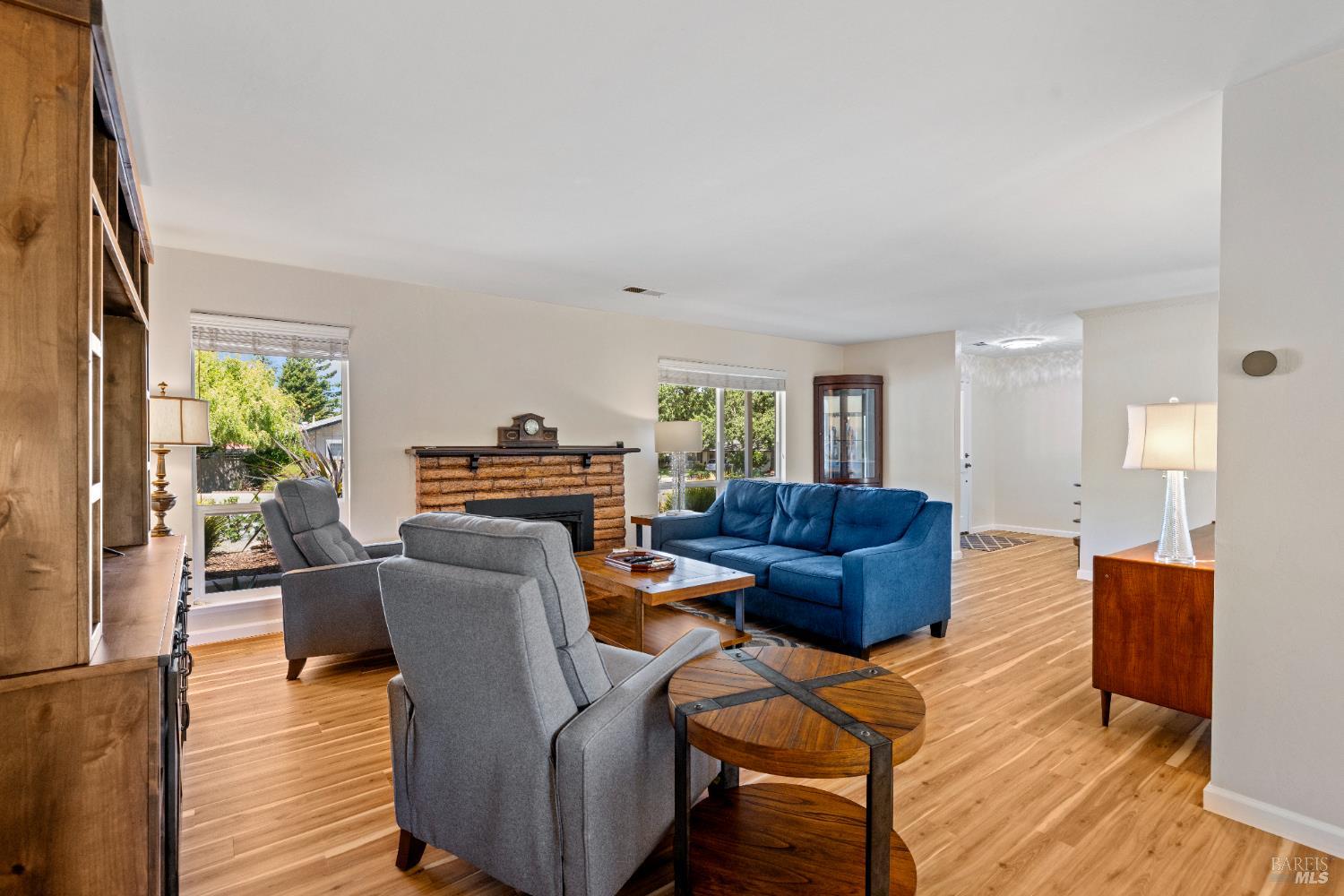 Detail Gallery Image 9 of 42 For 504 Deerfield Pl, Santa Rosa,  CA 95409 - 2 Beds | 2 Baths