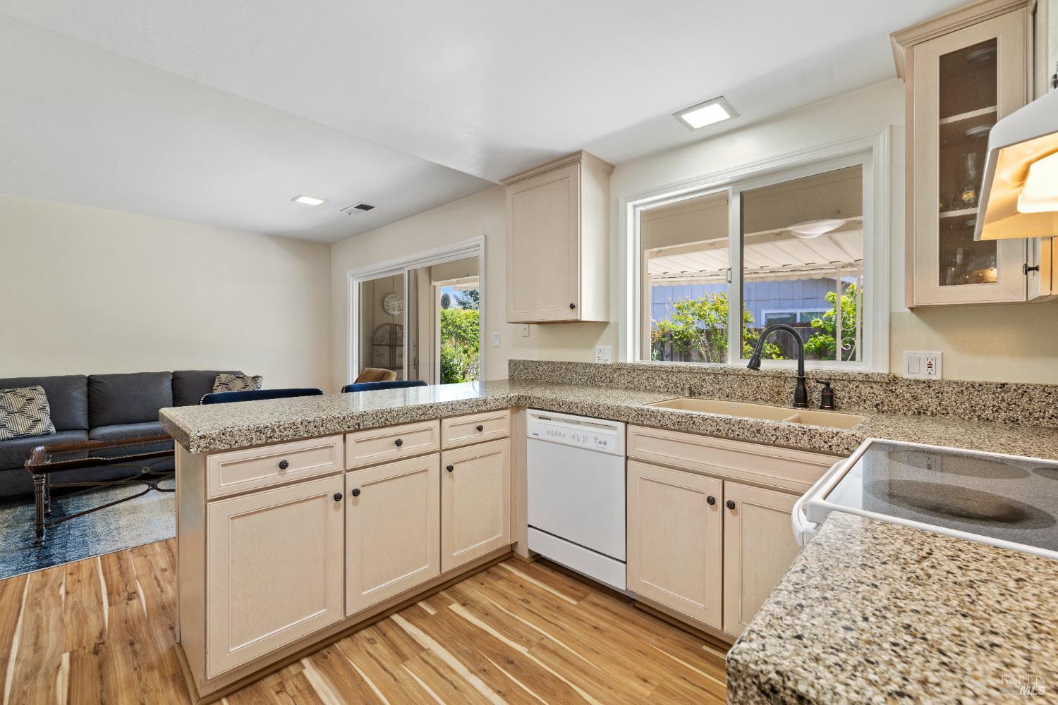 Detail Gallery Image 19 of 42 For 504 Deerfield Pl, Santa Rosa,  CA 95409 - 2 Beds | 2 Baths