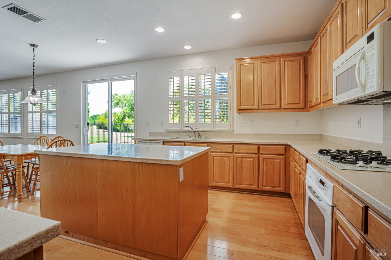 Detail Gallery Image 14 of 61 For 2856 Rebecca Dr, Fairfield,  CA 94533 - 4 Beds | 4 Baths