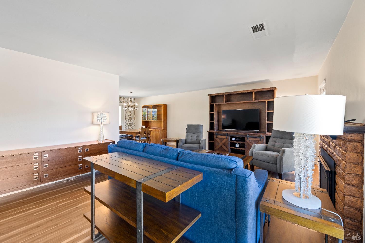 Detail Gallery Image 6 of 42 For 504 Deerfield Pl, Santa Rosa,  CA 95409 - 2 Beds | 2 Baths
