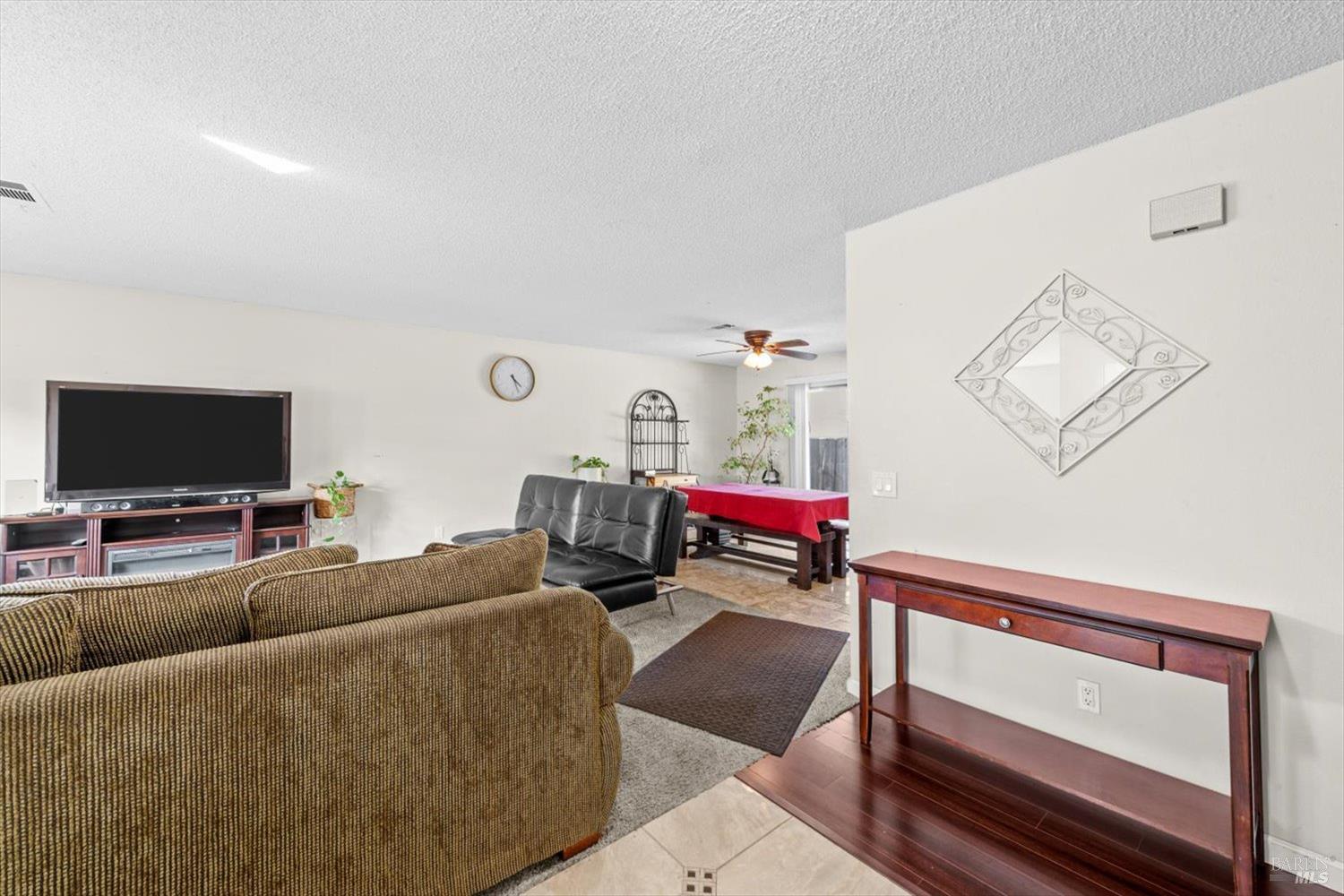 Detail Gallery Image 6 of 31 For 320 Serrano Ct, Fairfield,  CA 94533 - 4 Beds | 2 Baths