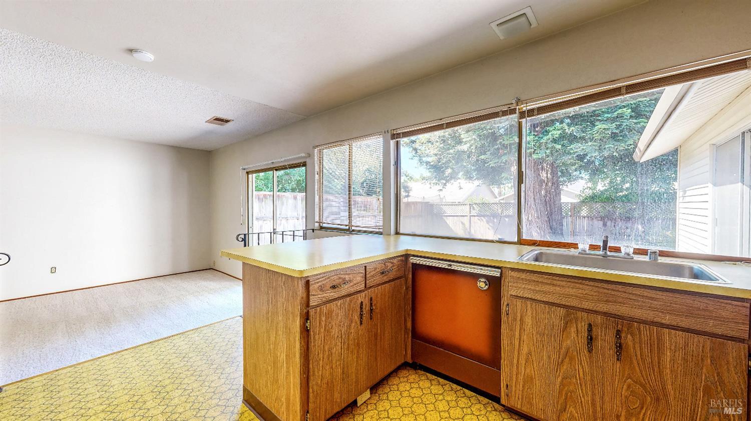 Detail Gallery Image 17 of 50 For 626 Ely Blvd, Petaluma,  CA 94954 - 3 Beds | 2 Baths