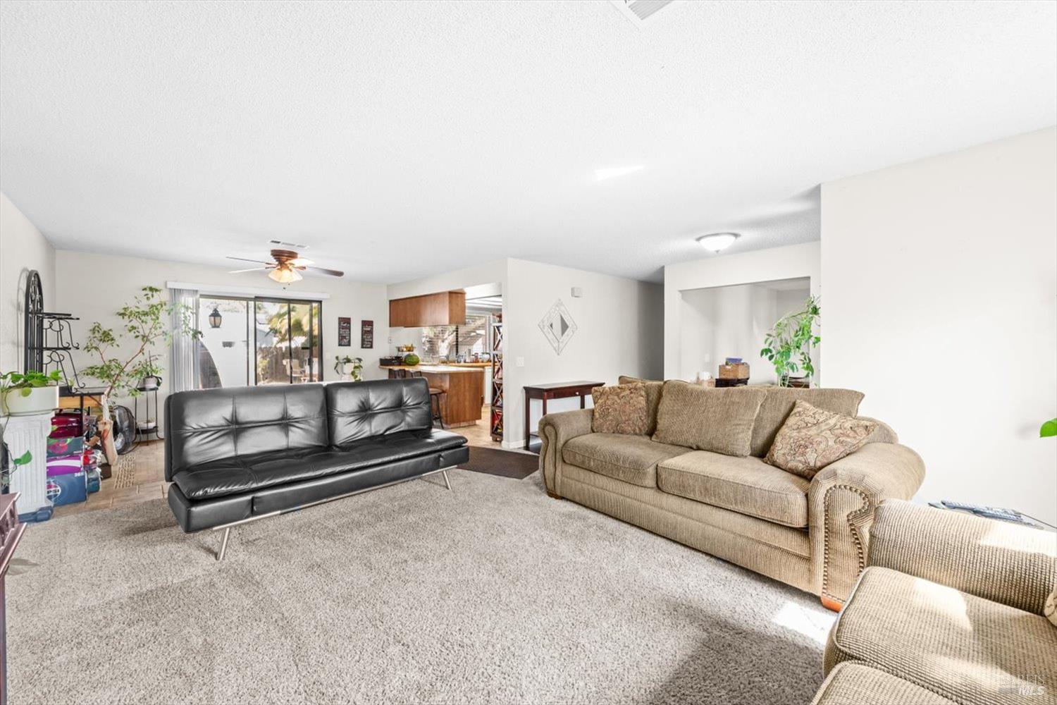 Detail Gallery Image 11 of 31 For 320 Serrano Ct, Fairfield,  CA 94533 - 4 Beds | 2 Baths