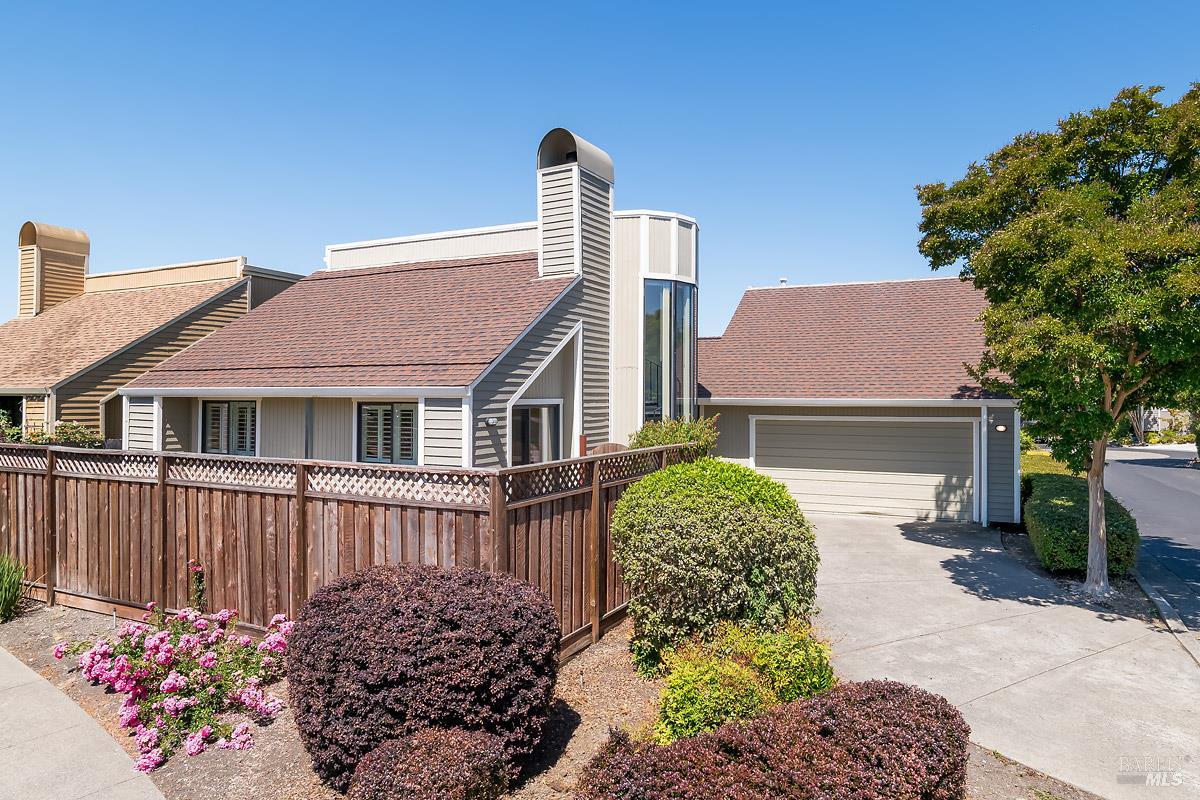 Detail Gallery Image 23 of 29 For 1473 Capri Ave, Petaluma,  CA 94954 - 3 Beds | 2 Baths