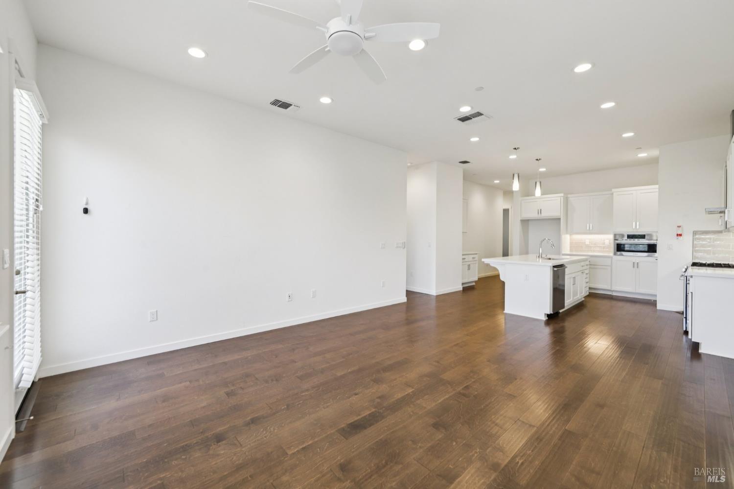 Detail Gallery Image 9 of 29 For 1737 Linden Ln, Santa Rosa,  CA 95404 - 3 Beds | 2/1 Baths