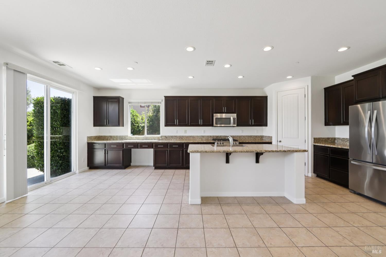 Detail Gallery Image 12 of 48 For 1864 Boardsman Way, Fairfield,  CA 94533 - 4 Beds | 2/1 Baths