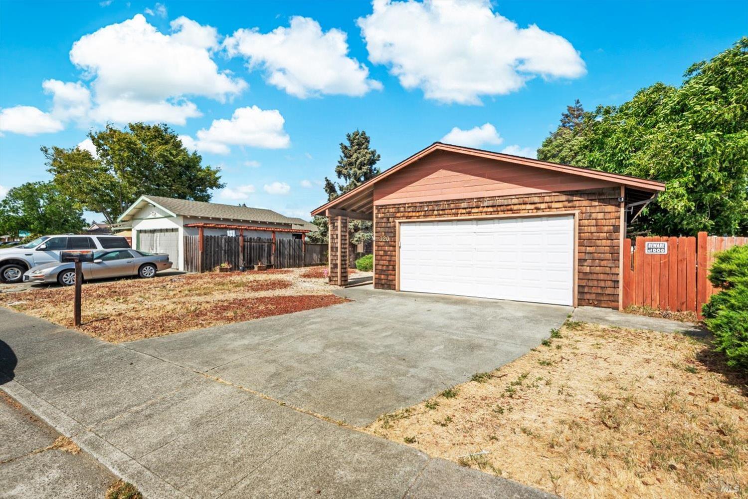 Detail Gallery Image 2 of 31 For 320 Serrano Ct, Fairfield,  CA 94533 - 4 Beds | 2 Baths