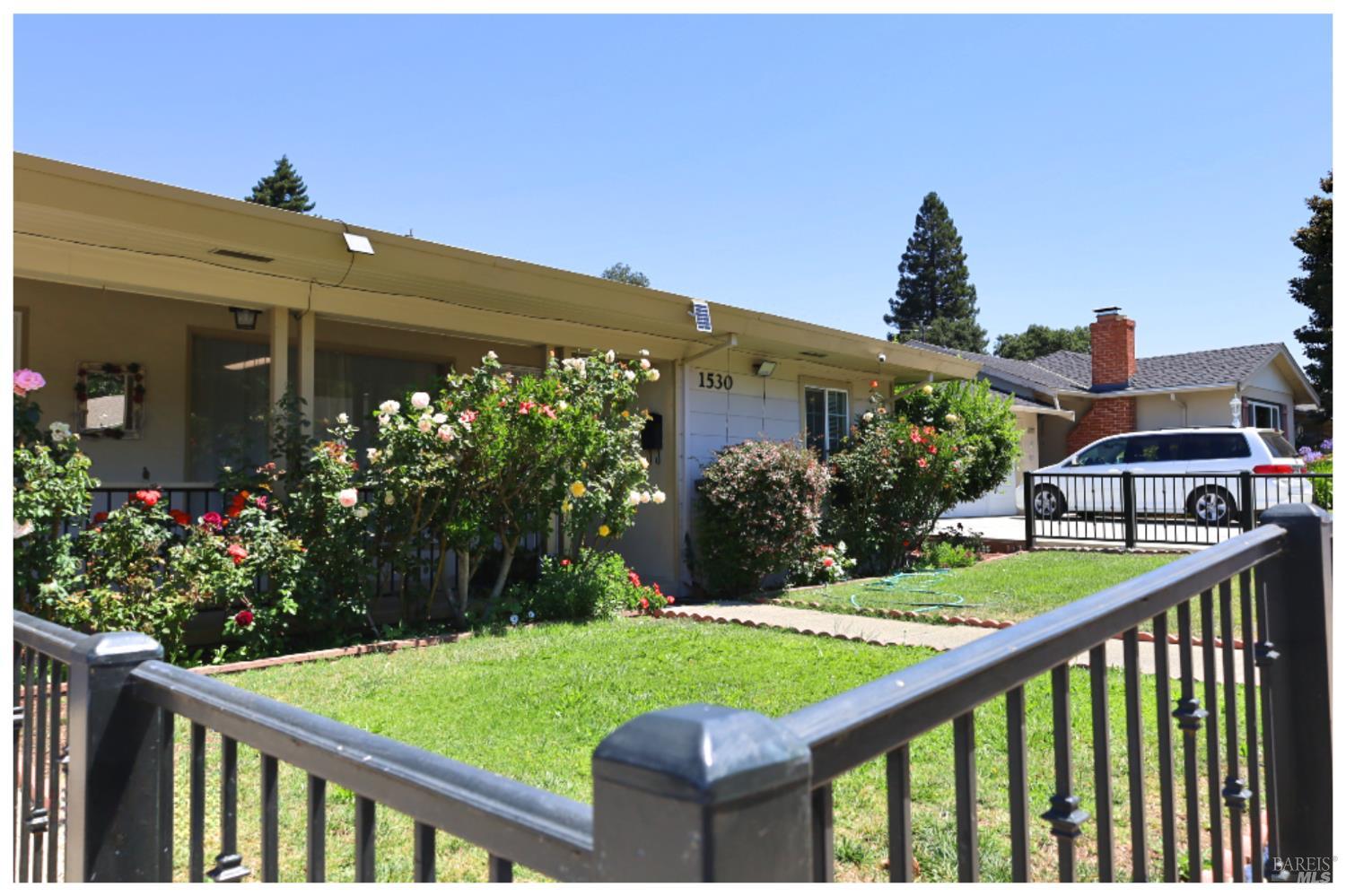 Detail Gallery Image 2 of 23 For 1530 Redwood St, Vallejo,  CA 94590 - 3 Beds | 2 Baths