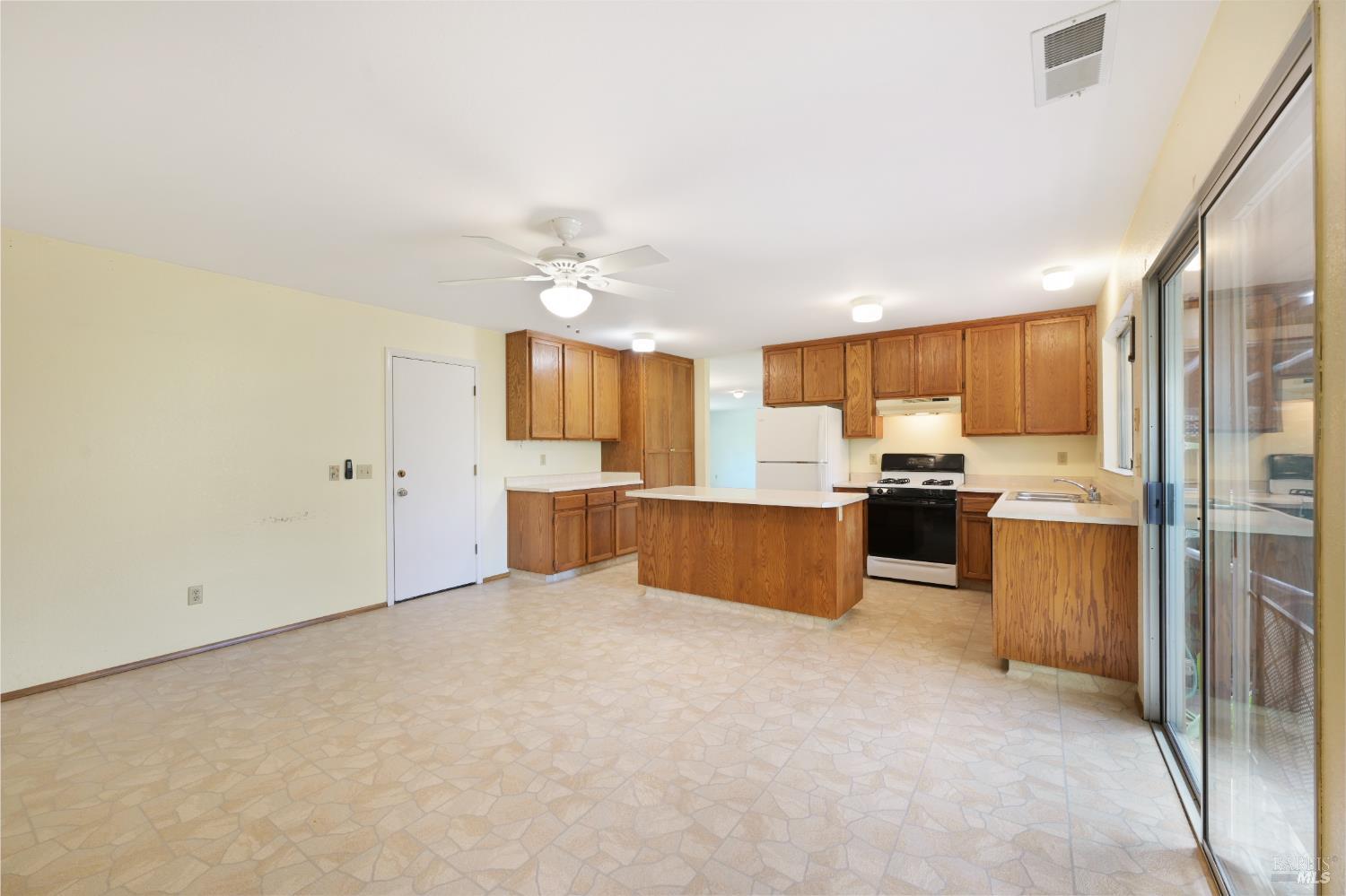 Detail Gallery Image 9 of 33 For 2213 Firwood Ave, Santa Rosa,  CA 95403 - 4 Beds | 2 Baths