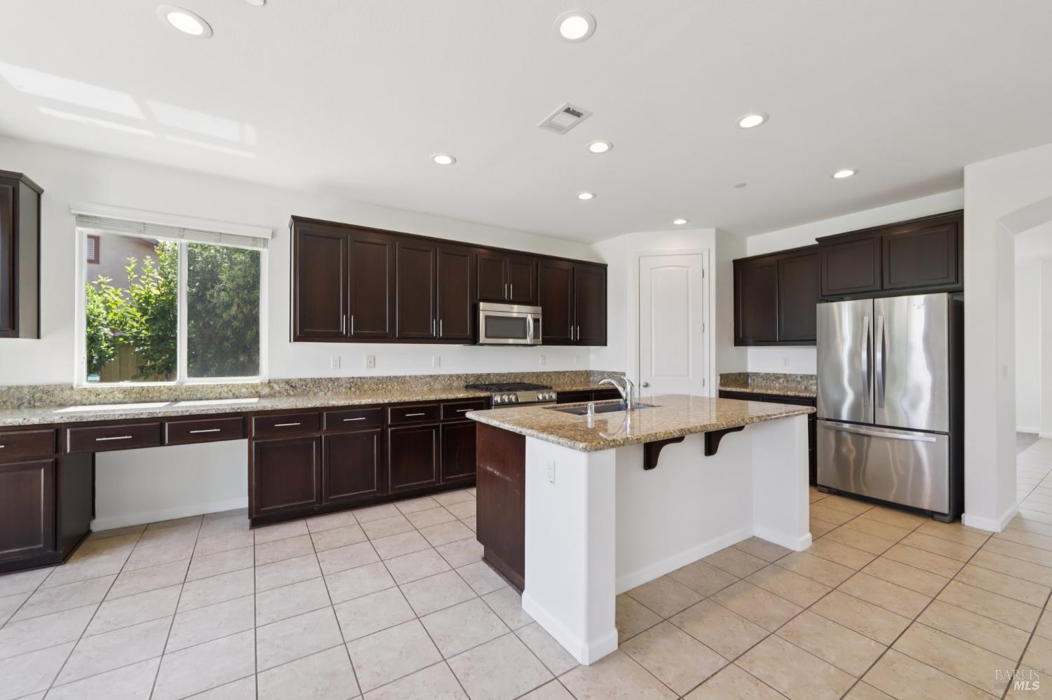 Detail Gallery Image 5 of 48 For 1864 Boardsman Way, Fairfield,  CA 94533 - 4 Beds | 2/1 Baths