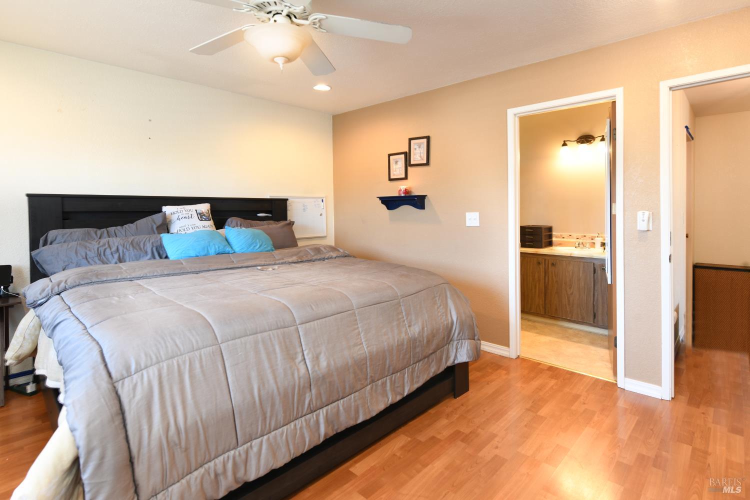 Detail Gallery Image 17 of 44 For 2098 Strauss Dr, Fairfield,  CA 94533 - 4 Beds | 2/1 Baths