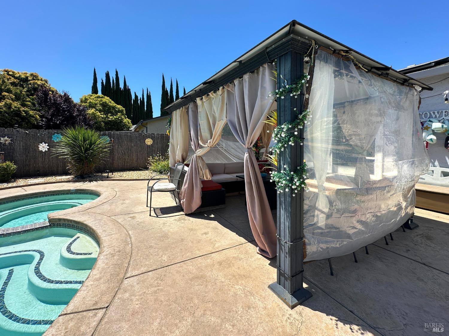 Detail Gallery Image 32 of 44 For 2098 Strauss Dr, Fairfield,  CA 94533 - 4 Beds | 2/1 Baths