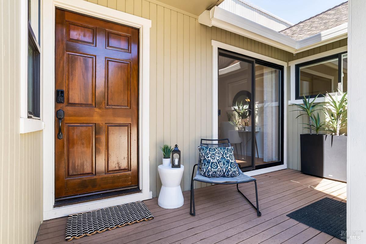 Detail Gallery Image 2 of 29 For 1473 Capri Ave, Petaluma,  CA 94954 - 3 Beds | 2 Baths