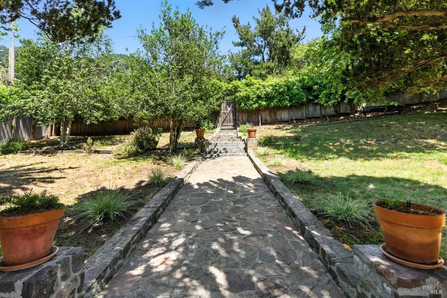 Detail Gallery Image 10 of 47 For 3337 Shoreline Highway Unkn, Stinson Beach,  CA 94970 - 3 Beds | 2/1 Baths
