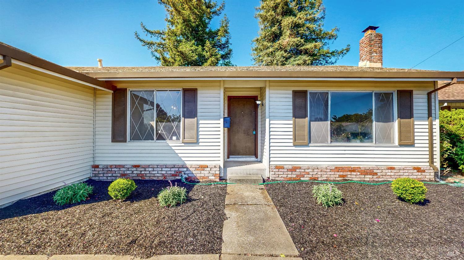 Detail Gallery Image 3 of 50 For 626 Ely Blvd, Petaluma,  CA 94954 - 3 Beds | 2 Baths