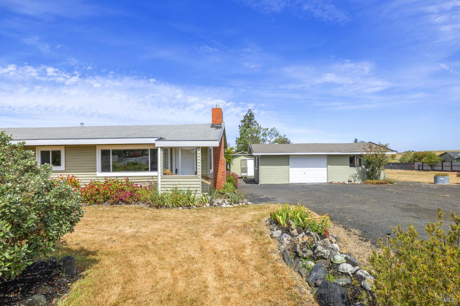 Detail Gallery Image 4 of 40 For 8455 Brand Ln, Penngrove,  CA 94951 - 3 Beds | 2 Baths