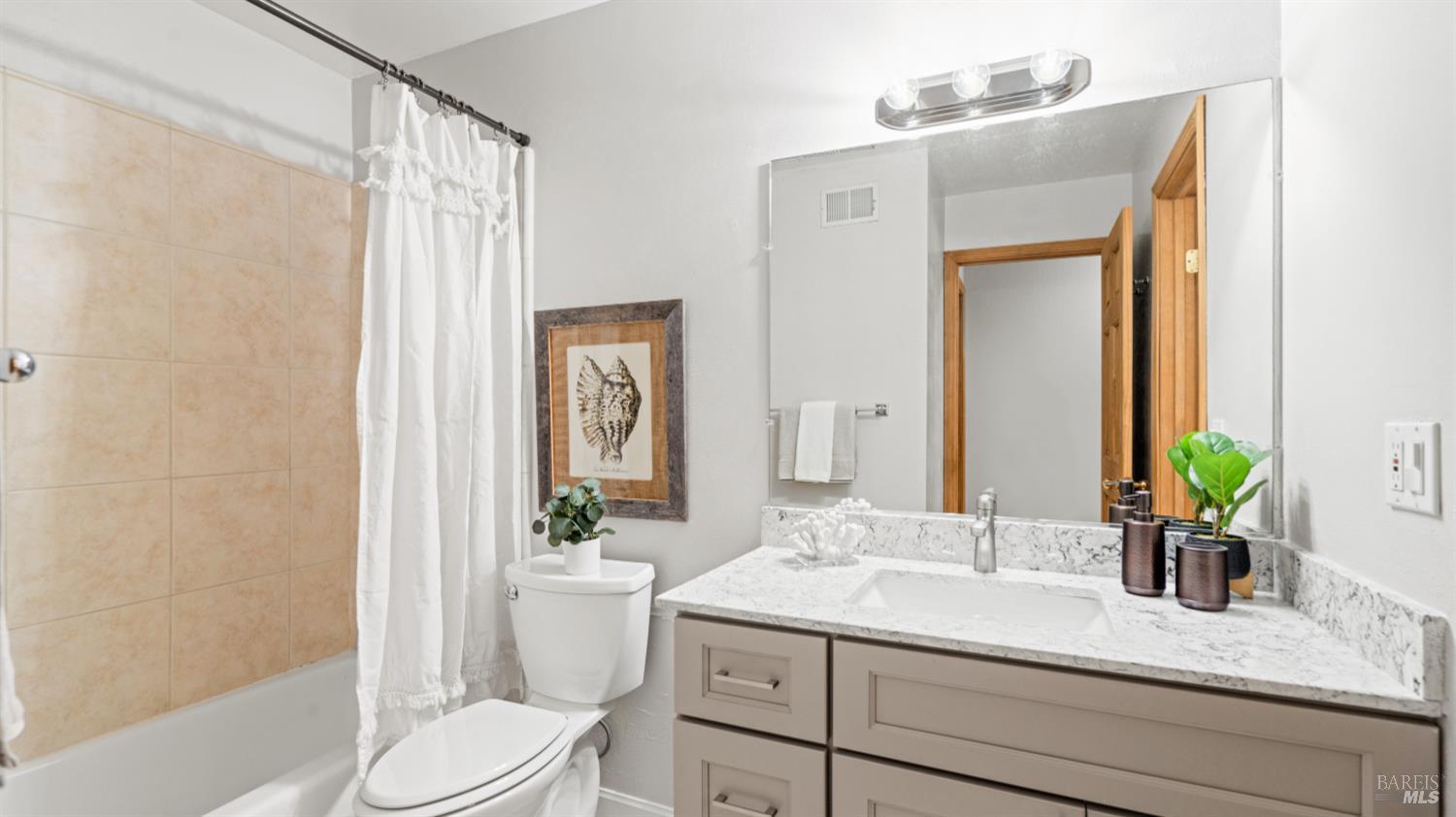 Detail Gallery Image 17 of 34 For 467 San Marin Dr, Novato,  CA 94945 - 2 Beds | 1 Baths