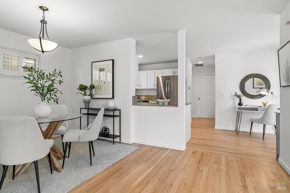 Detail Gallery Image 9 of 29 For 1473 Capri Ave, Petaluma,  CA 94954 - 3 Beds | 2 Baths