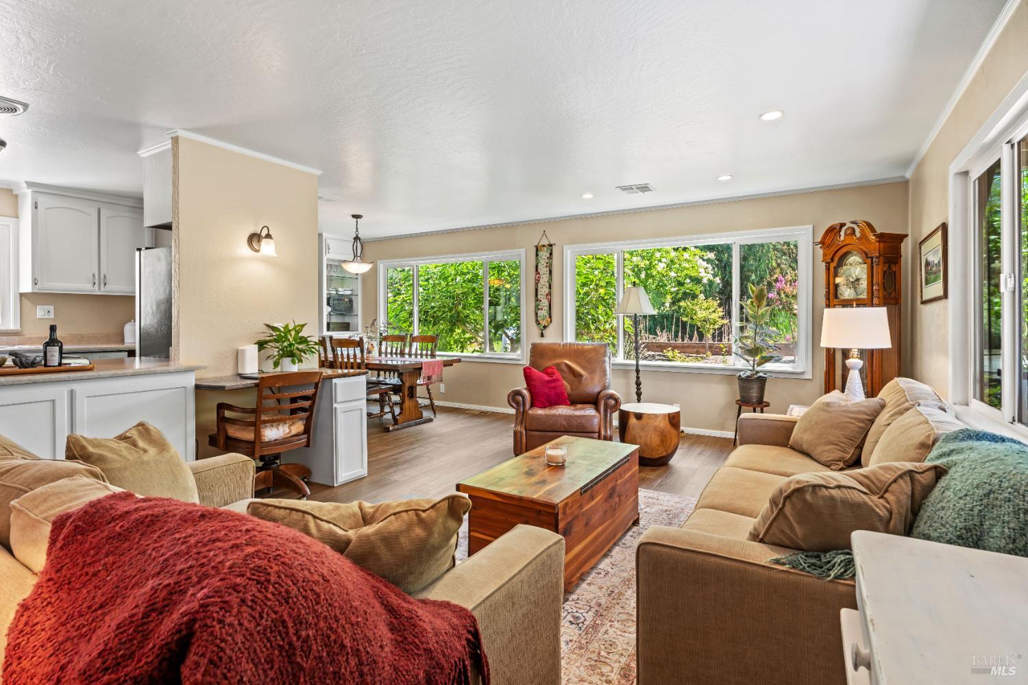 Detail Gallery Image 4 of 53 For 2650 Old River Rd, Ukiah,  CA 95482 - 2 Beds | 2 Baths