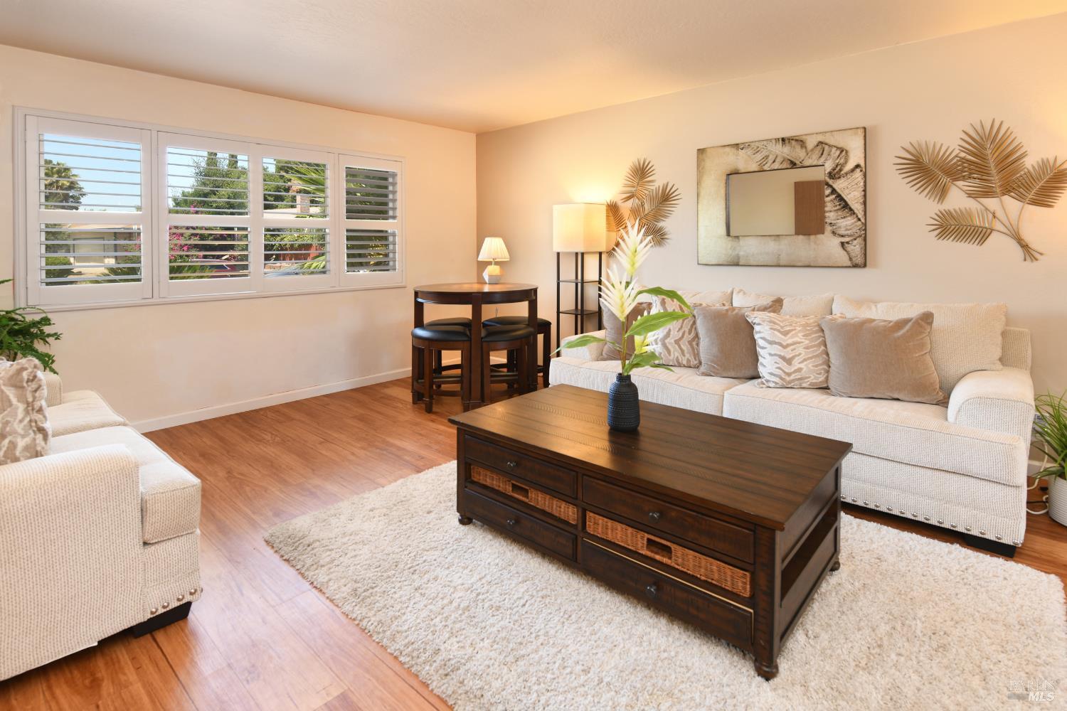 Detail Gallery Image 5 of 44 For 2098 Strauss Dr, Fairfield,  CA 94533 - 4 Beds | 2/1 Baths