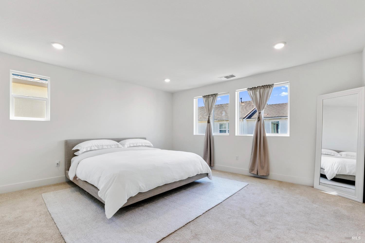 Detail Gallery Image 18 of 36 For 153 Frontier St, American Canyon,  CA 94503 - 4 Beds | 3 Baths