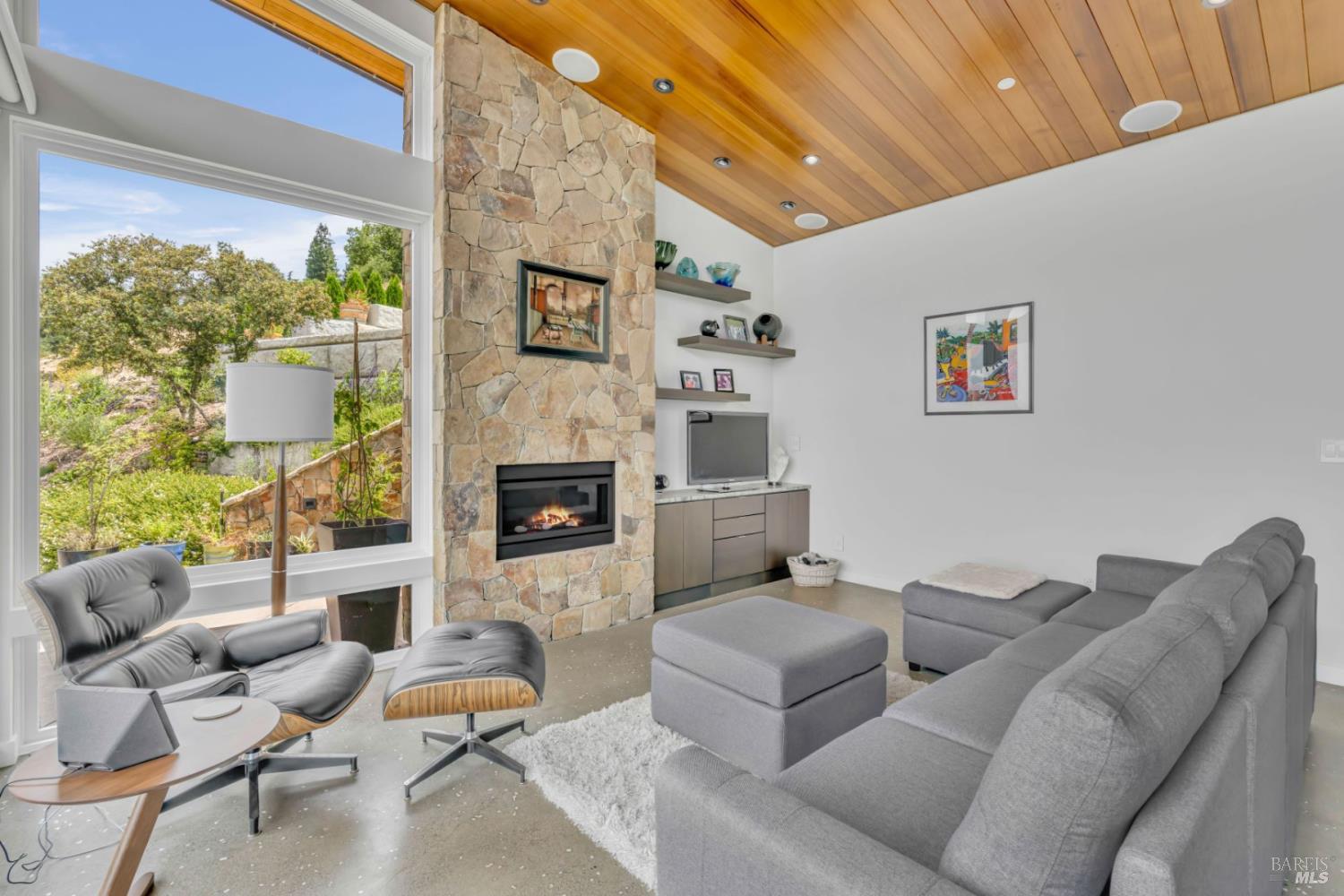 Detail Gallery Image 8 of 35 For 2205 Trinity Rd, Glen Ellen,  CA 95442 - 2 Beds | 2/2 Baths