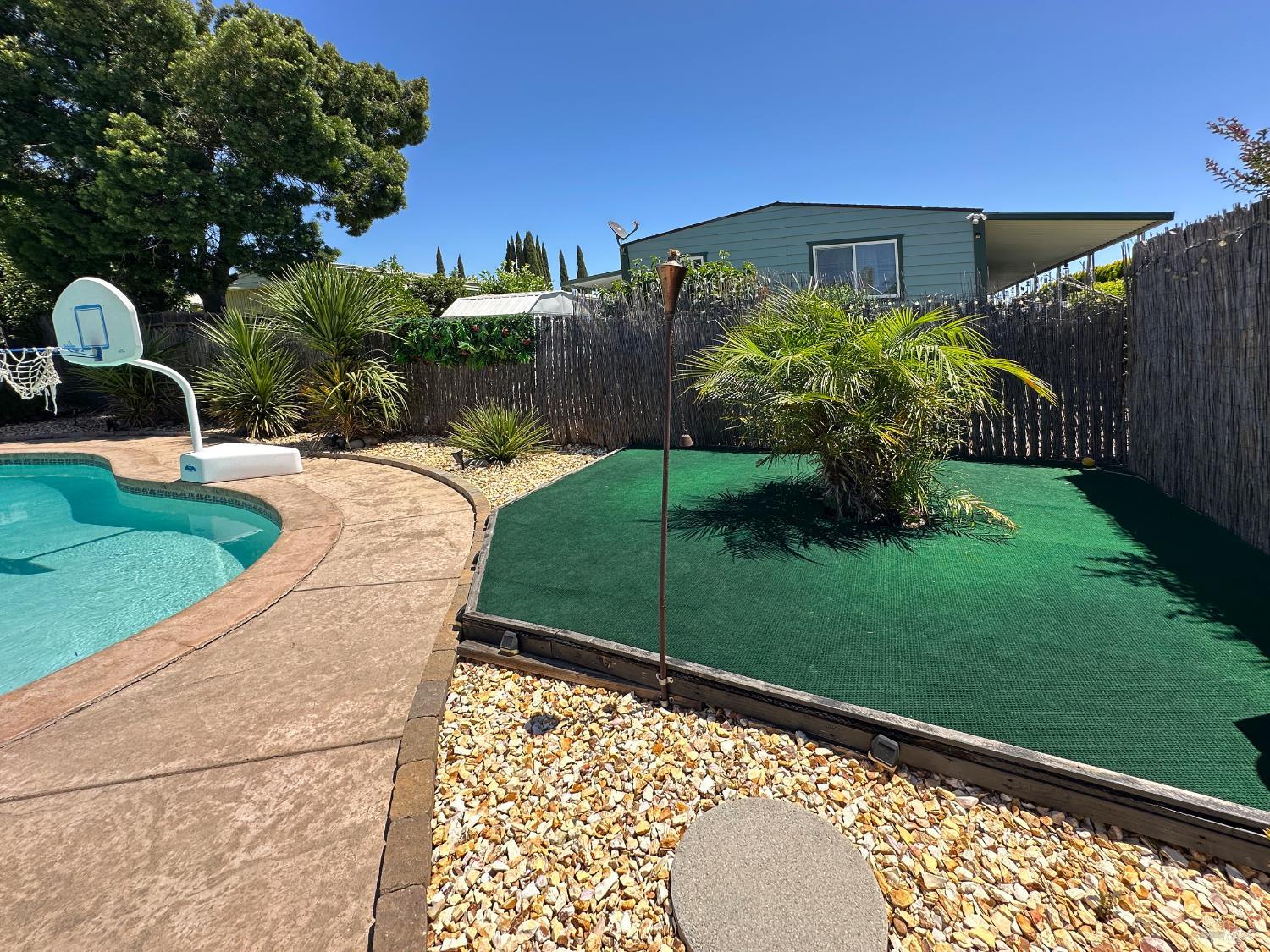 Detail Gallery Image 30 of 44 For 2098 Strauss Dr, Fairfield,  CA 94533 - 4 Beds | 2/1 Baths
