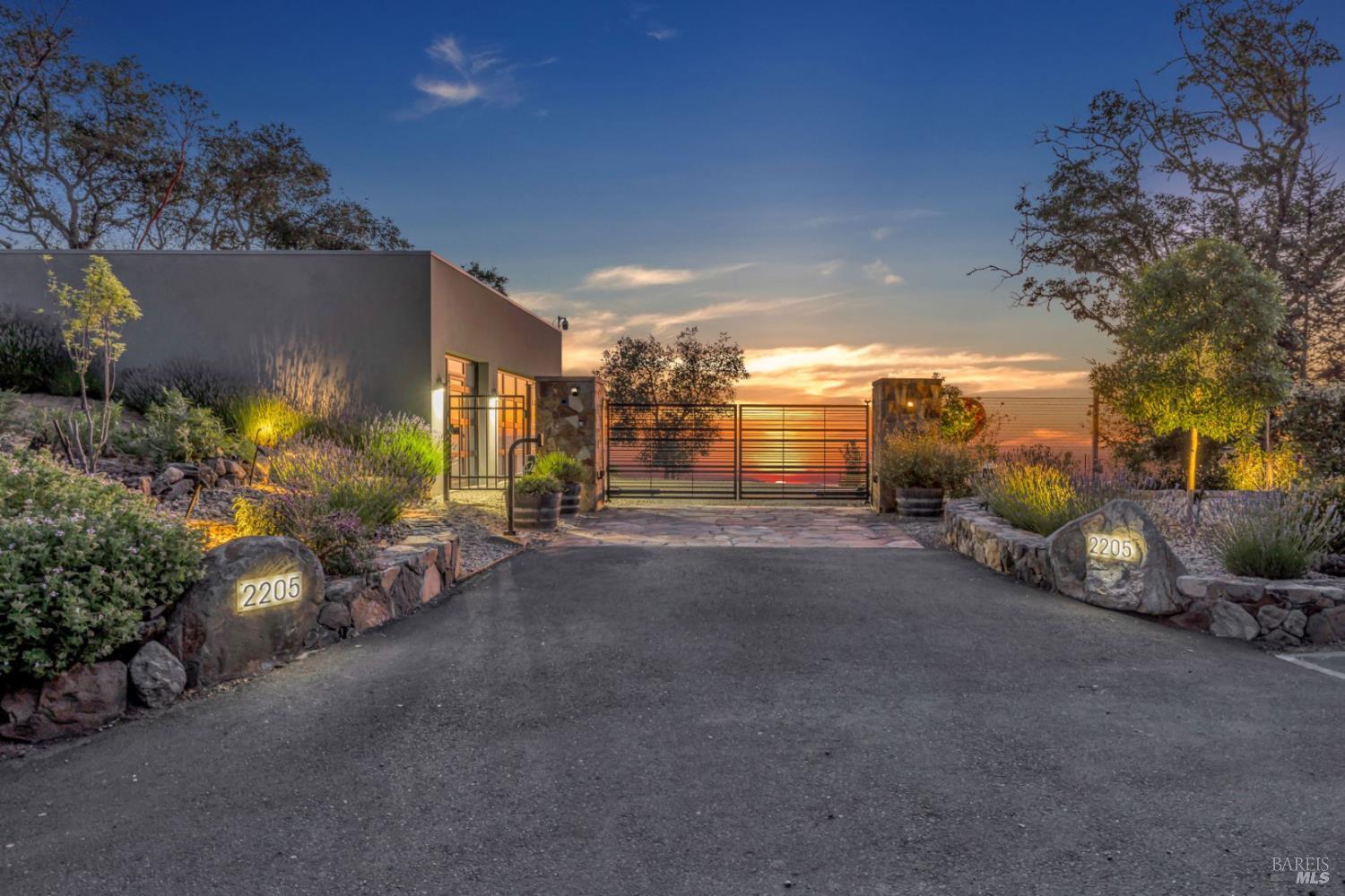 Detail Gallery Image 1 of 35 For 2205 Trinity Rd, Glen Ellen,  CA 95442 - 2 Beds | 2/2 Baths