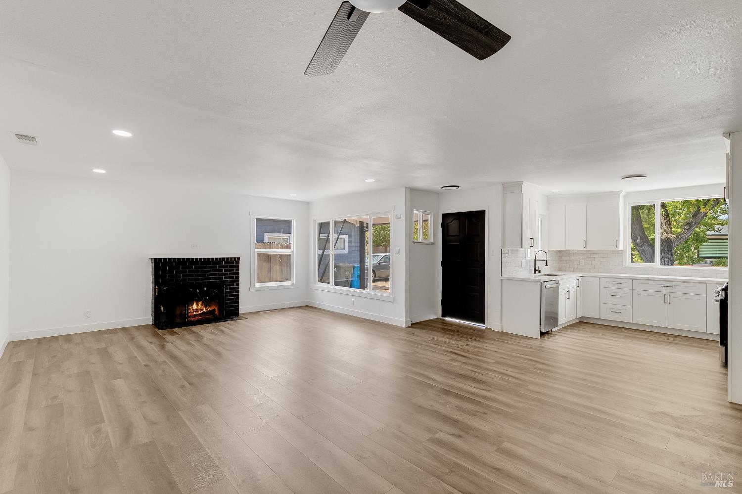 Detail Gallery Image 9 of 29 For 820 Annette Ave, Vallejo,  CA 94591 - 4 Beds | 2 Baths