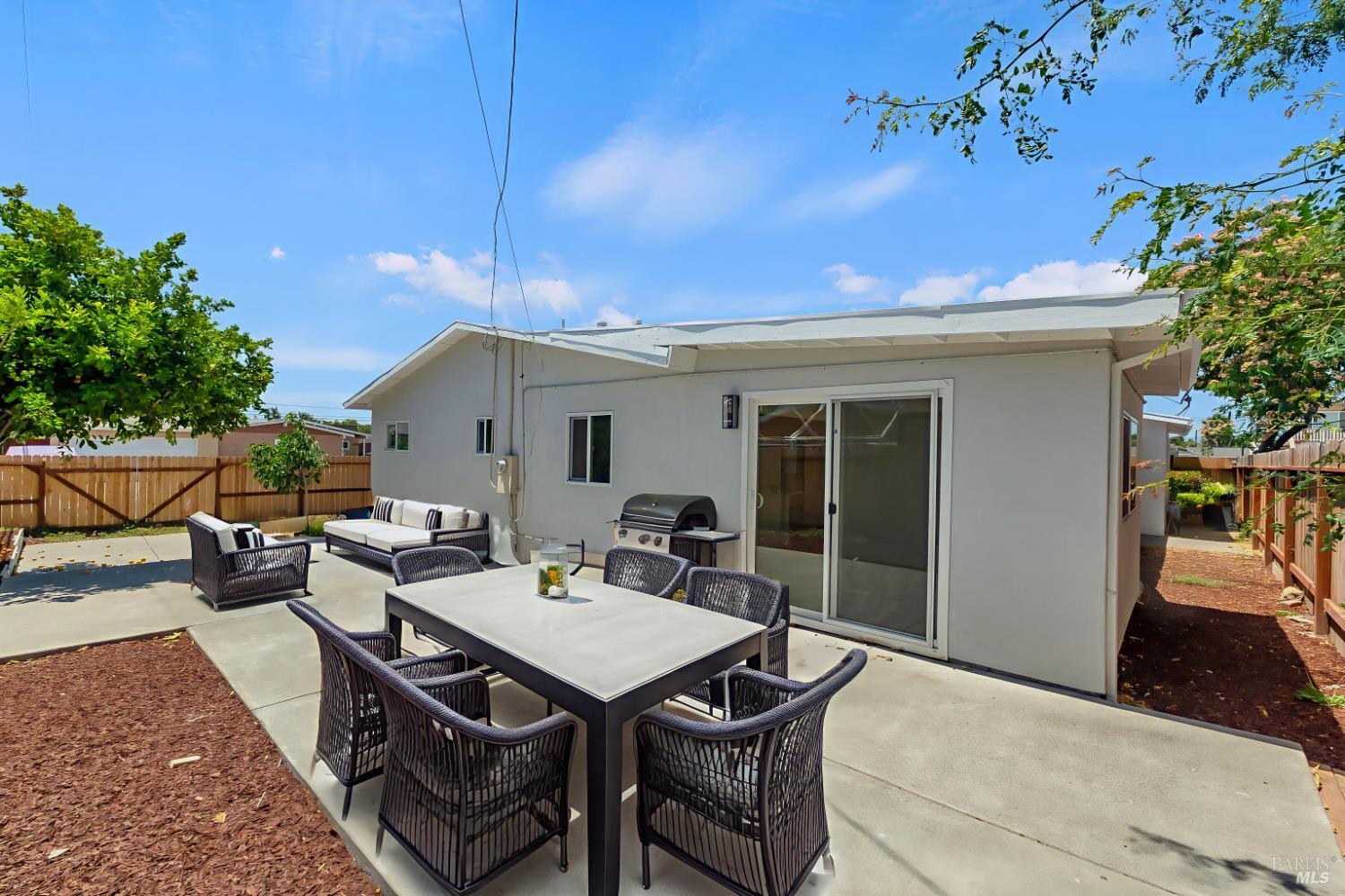 Detail Gallery Image 10 of 28 For 1700 Fillmore St, Fairfield,  CA 94533 - 3 Beds | 2 Baths