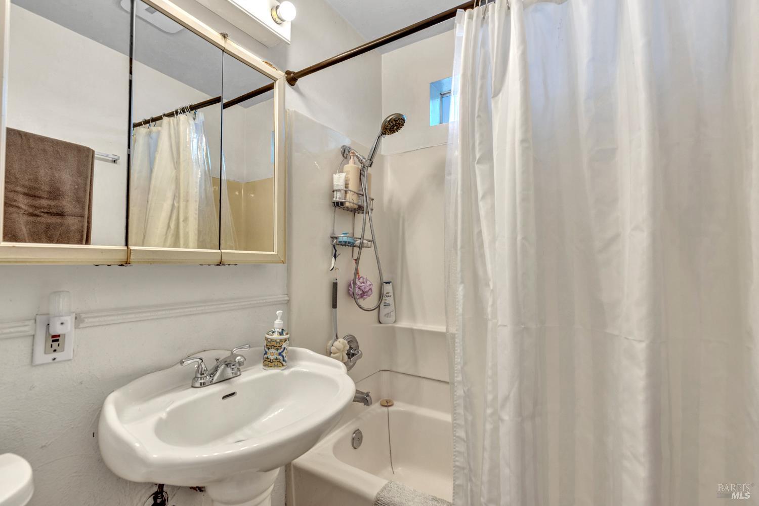 Detail Gallery Image 13 of 31 For 2720 Laurel St, Napa,  CA 94558 - – Beds | – Baths