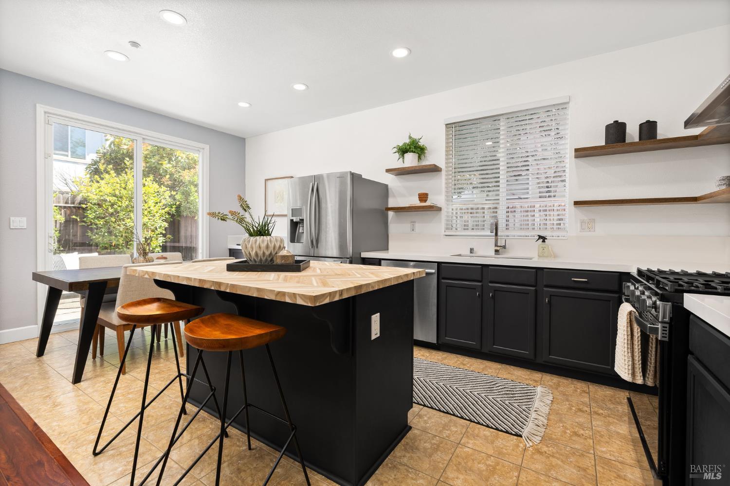 Detail Gallery Image 9 of 39 For 146 Hearthstone Dr, American Canyon,  CA 94503 - 3 Beds | 2 Baths