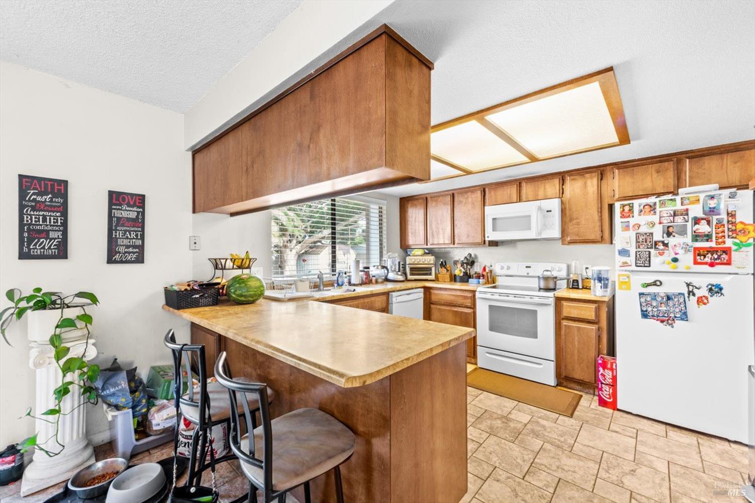 Detail Gallery Image 14 of 31 For 320 Serrano Ct, Fairfield,  CA 94533 - 4 Beds | 2 Baths