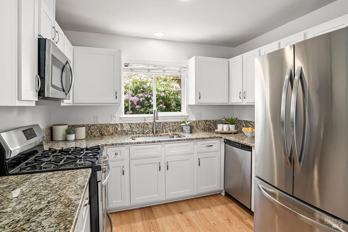 Detail Gallery Image 12 of 29 For 1473 Capri Ave, Petaluma,  CA 94954 - 3 Beds | 2 Baths