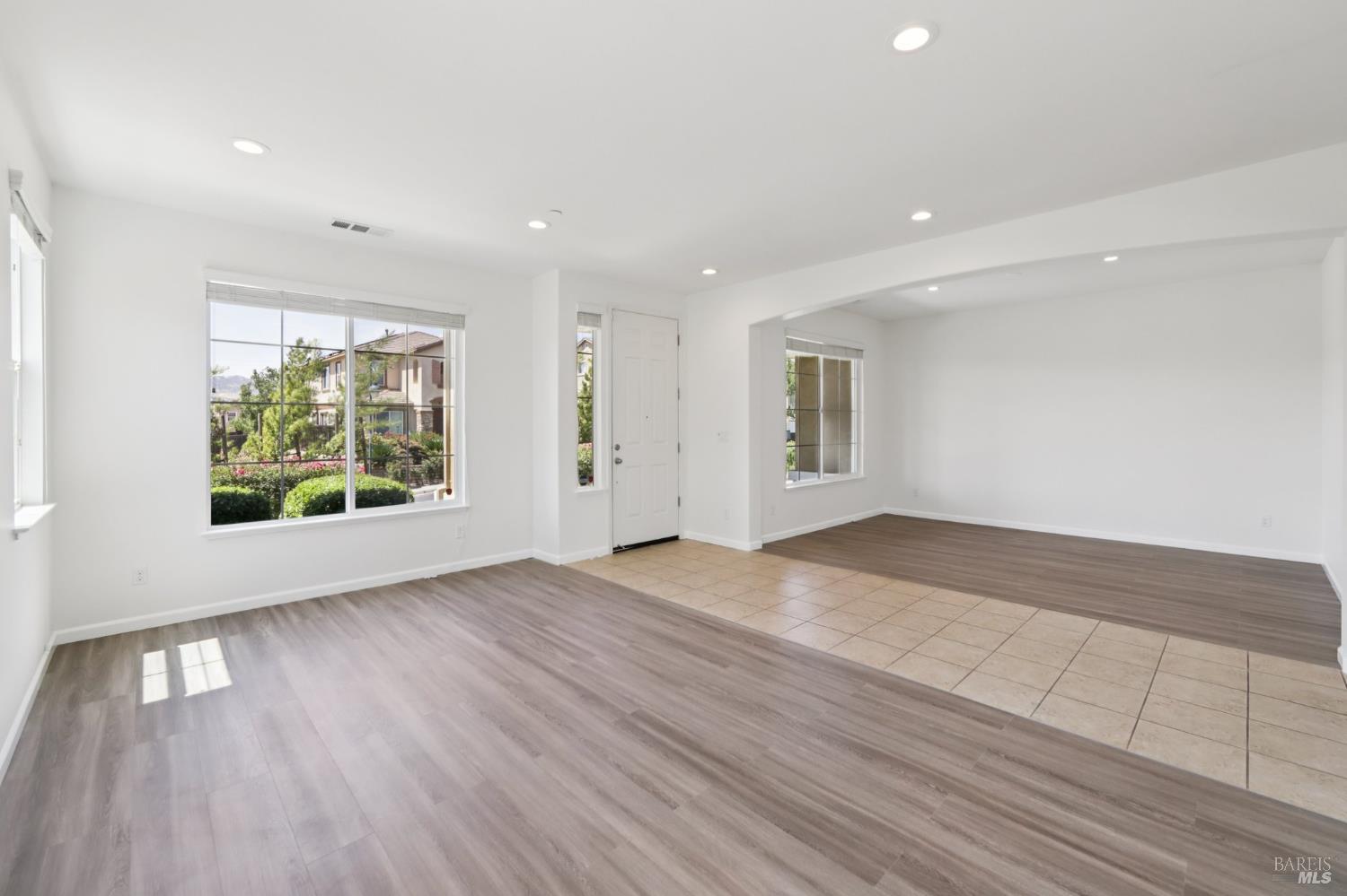 Detail Gallery Image 3 of 48 For 1864 Boardsman Way, Fairfield,  CA 94533 - 4 Beds | 2/1 Baths