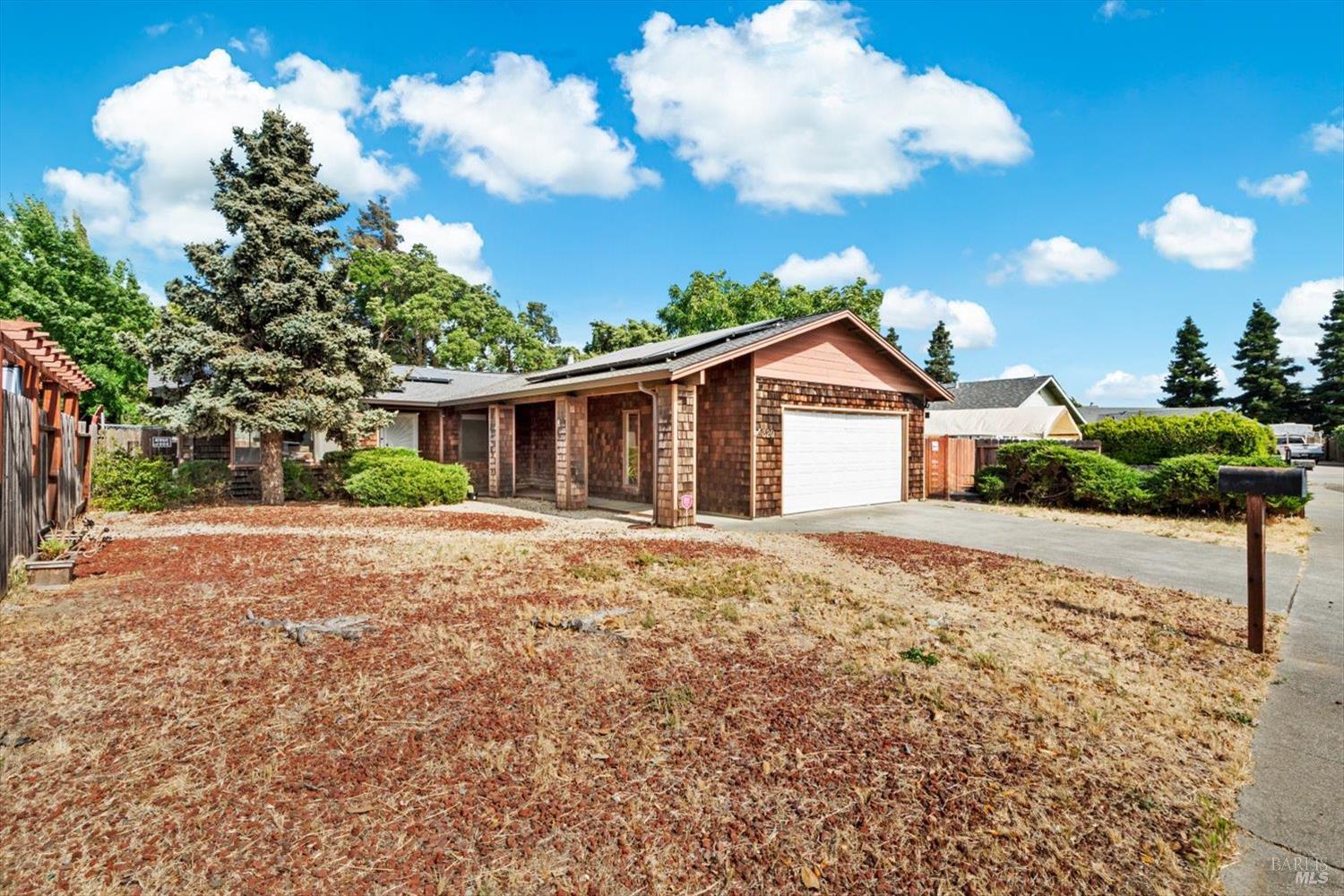 Detail Gallery Image 3 of 31 For 320 Serrano Ct, Fairfield,  CA 94533 - 4 Beds | 2 Baths
