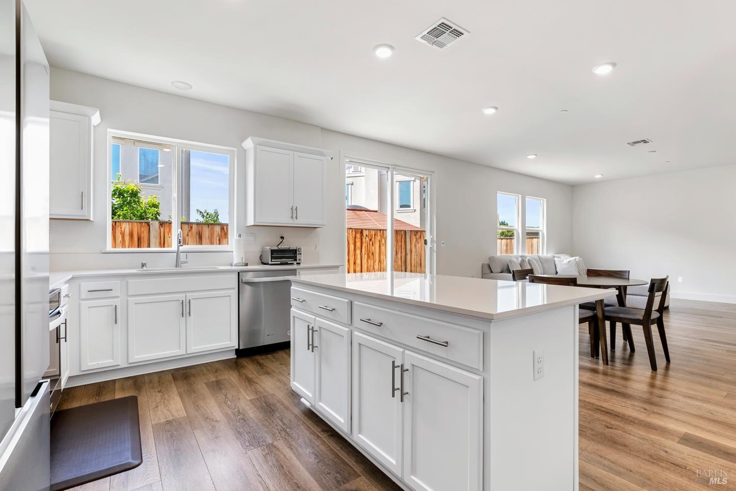 Detail Gallery Image 4 of 36 For 153 Frontier St, American Canyon,  CA 94503 - 4 Beds | 3 Baths